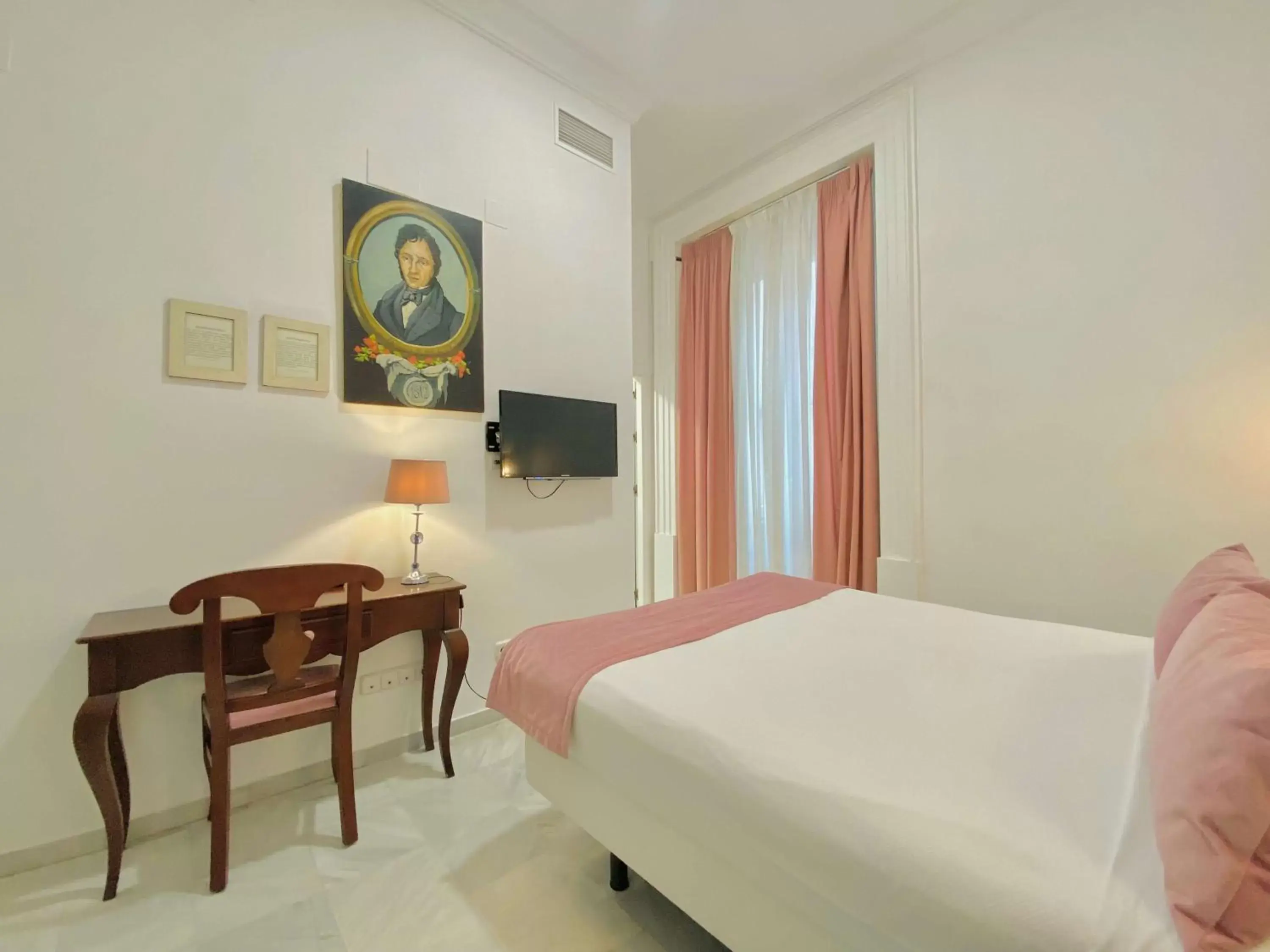 Bedroom, Bed in Hotel Las Cortes De Cádiz