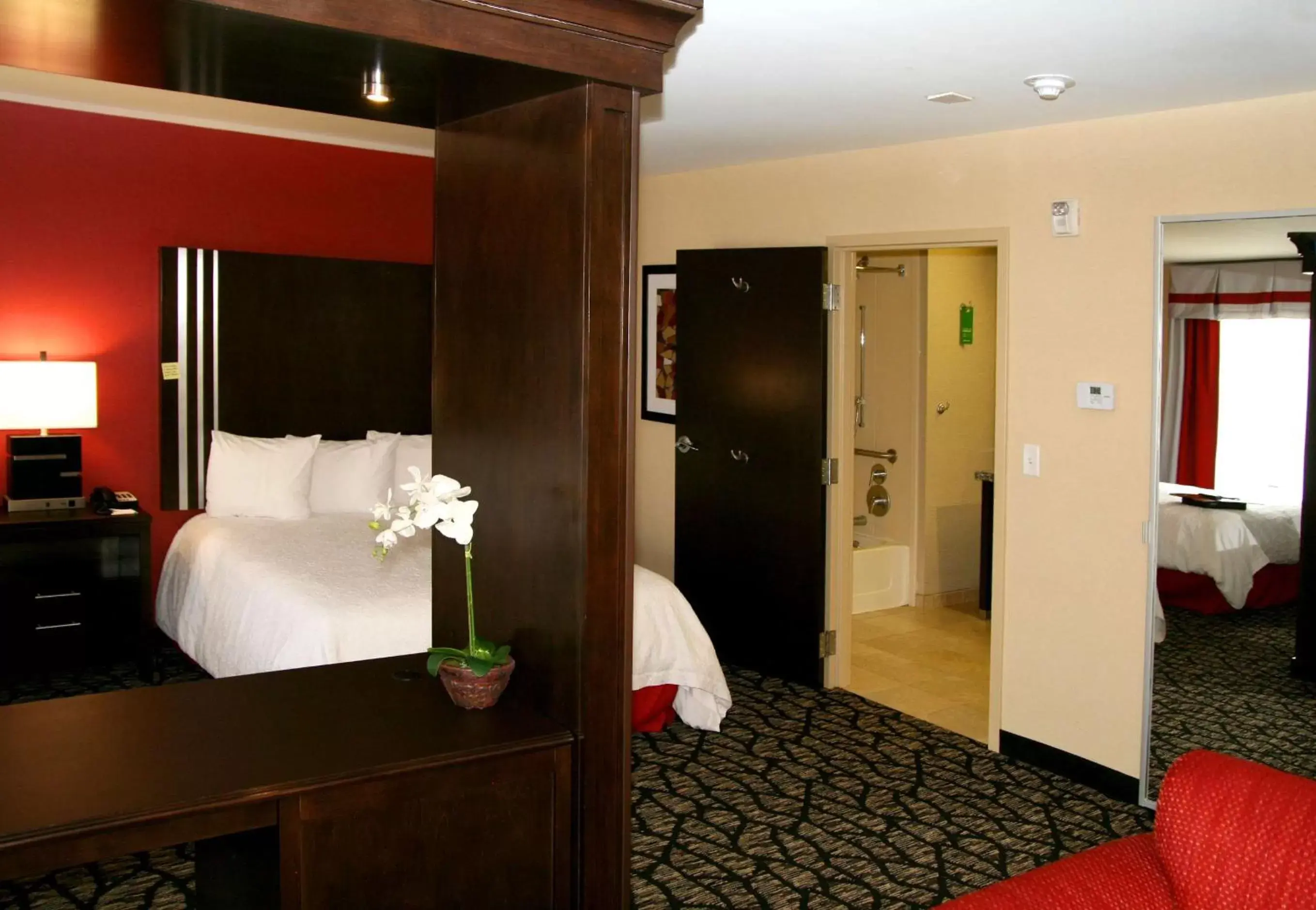 Bed in Hampton Inn & Suites Salt Lake City-University/Foothill Drive