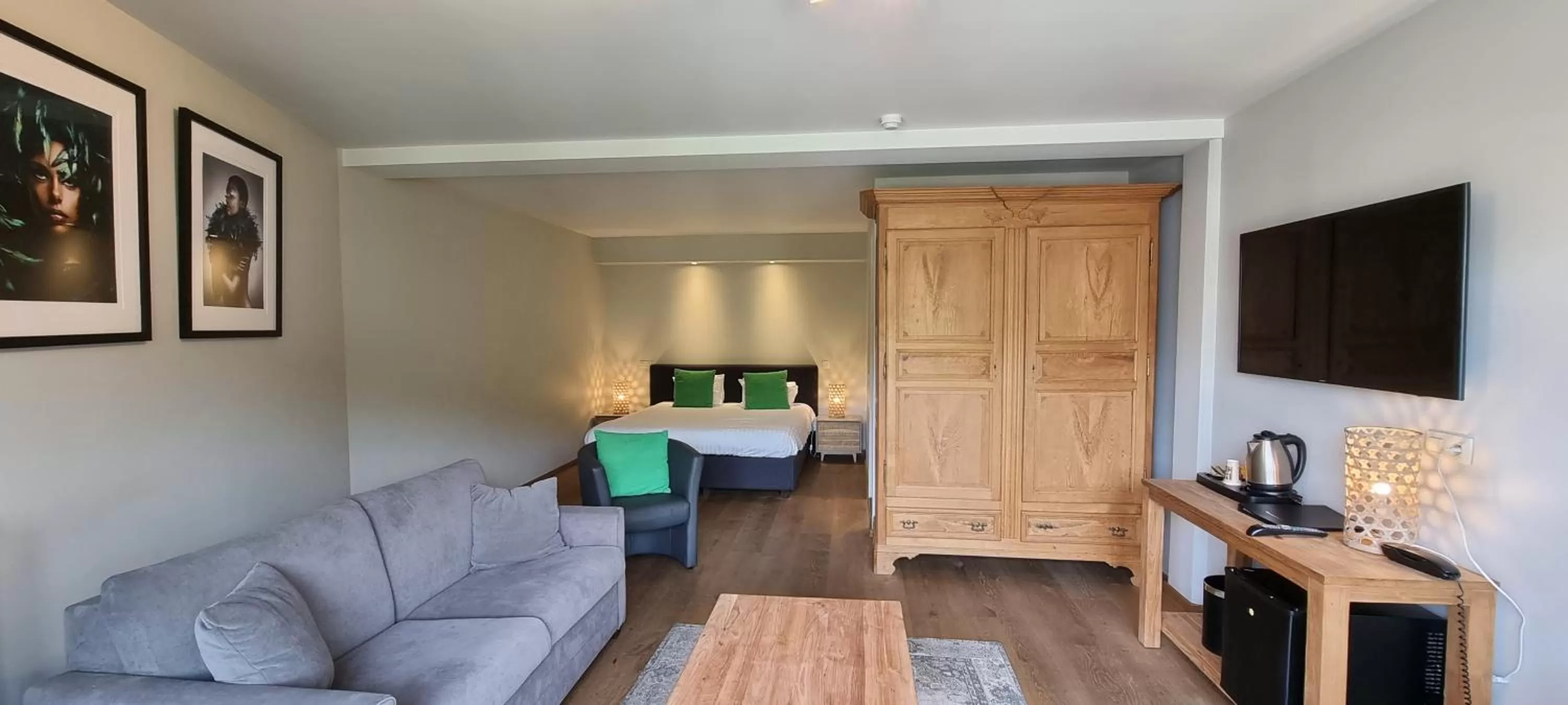 Photo of the whole room, Seating Area in Hôtel WELLNESS EAU DE ROCHE Durbuy