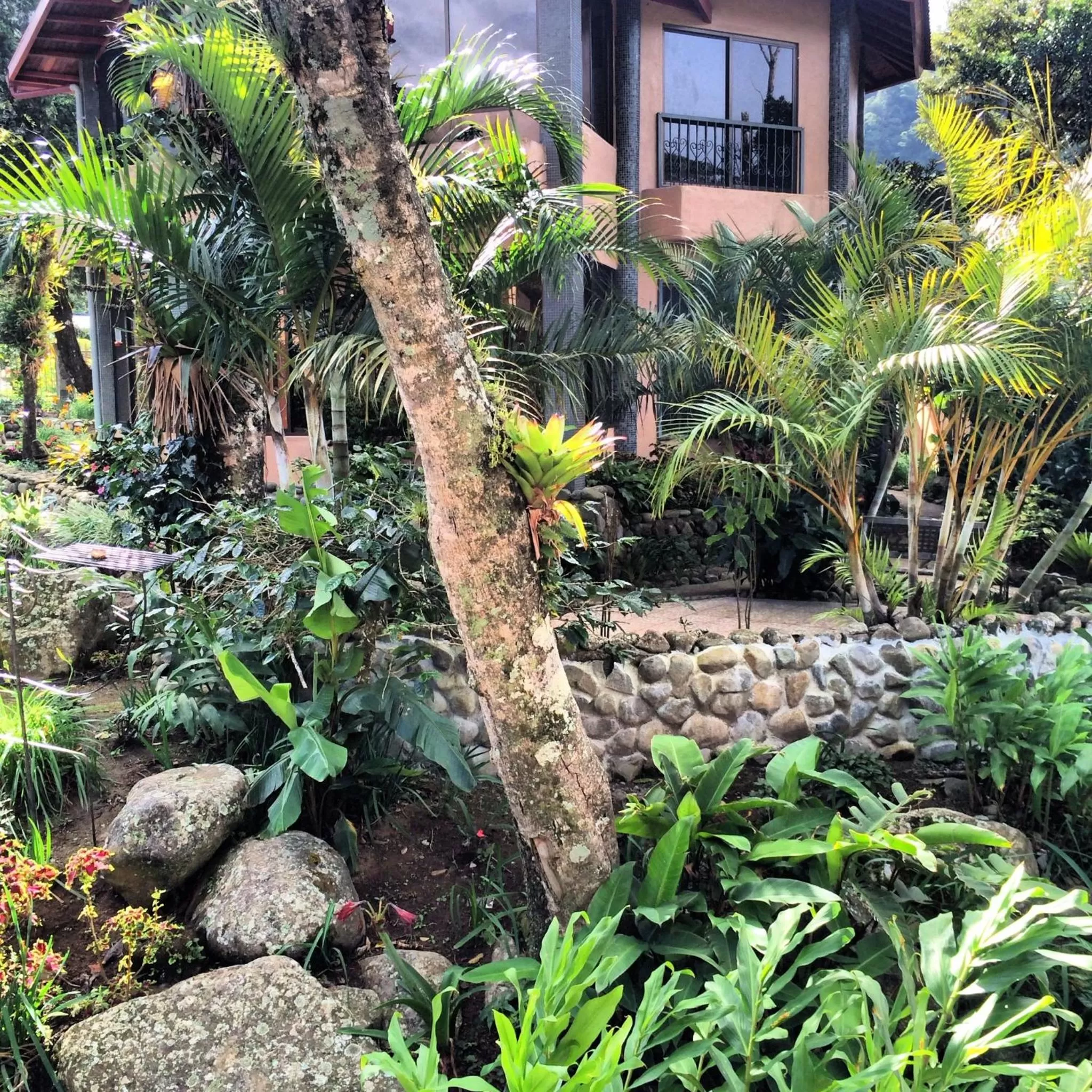 Facade/entrance in The Inn at Palo Alto