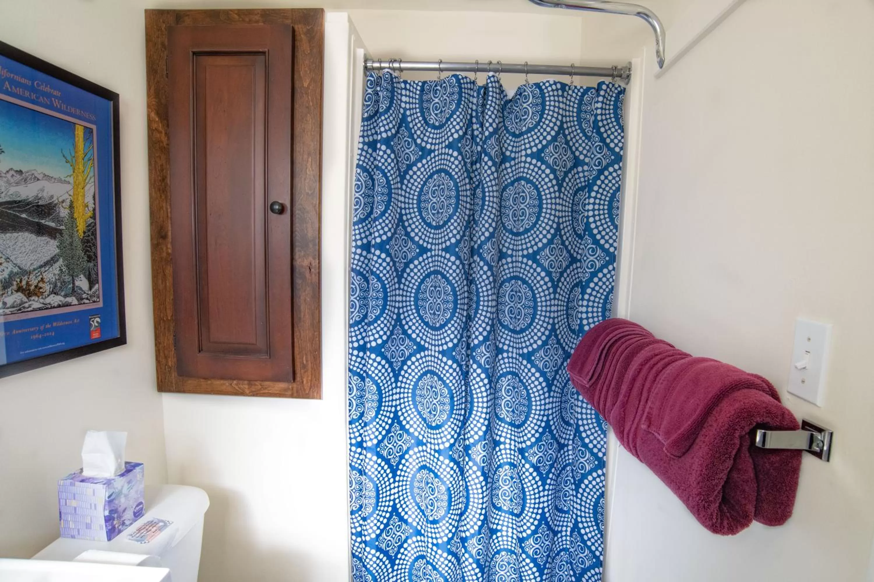 Bathroom in Mt Williamson Motel and Basecamp