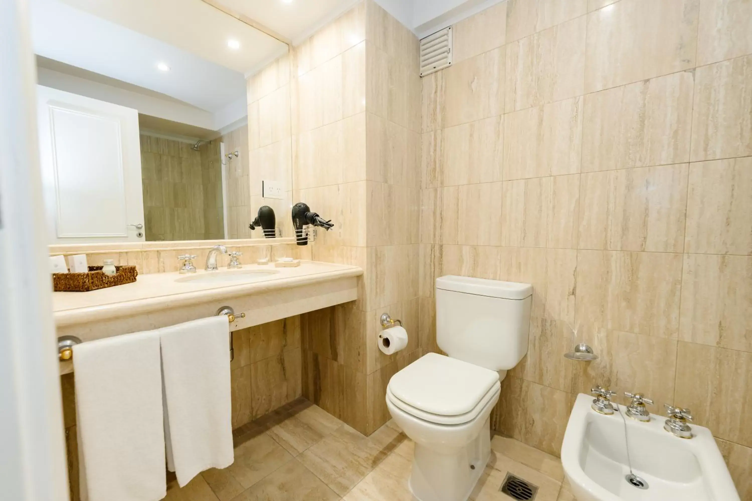 Bathroom in Loi Suites Recoleta Hotel