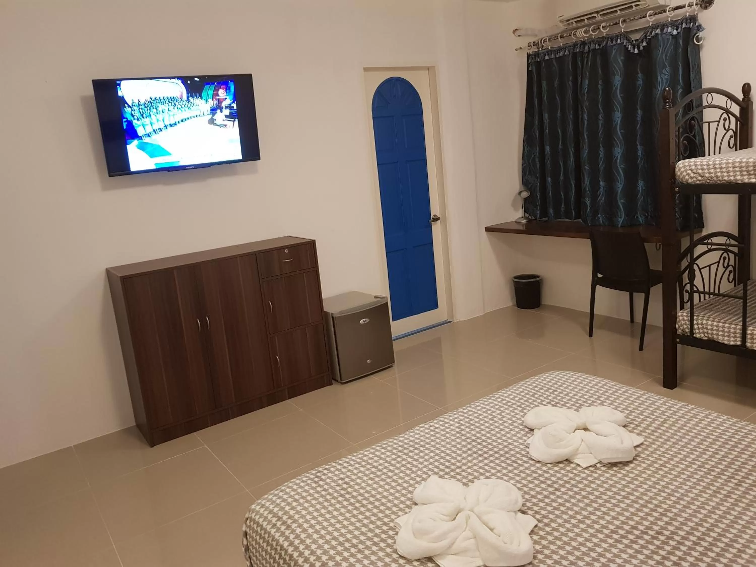 Photo of the whole room, Bed in D´Gecko Hotel