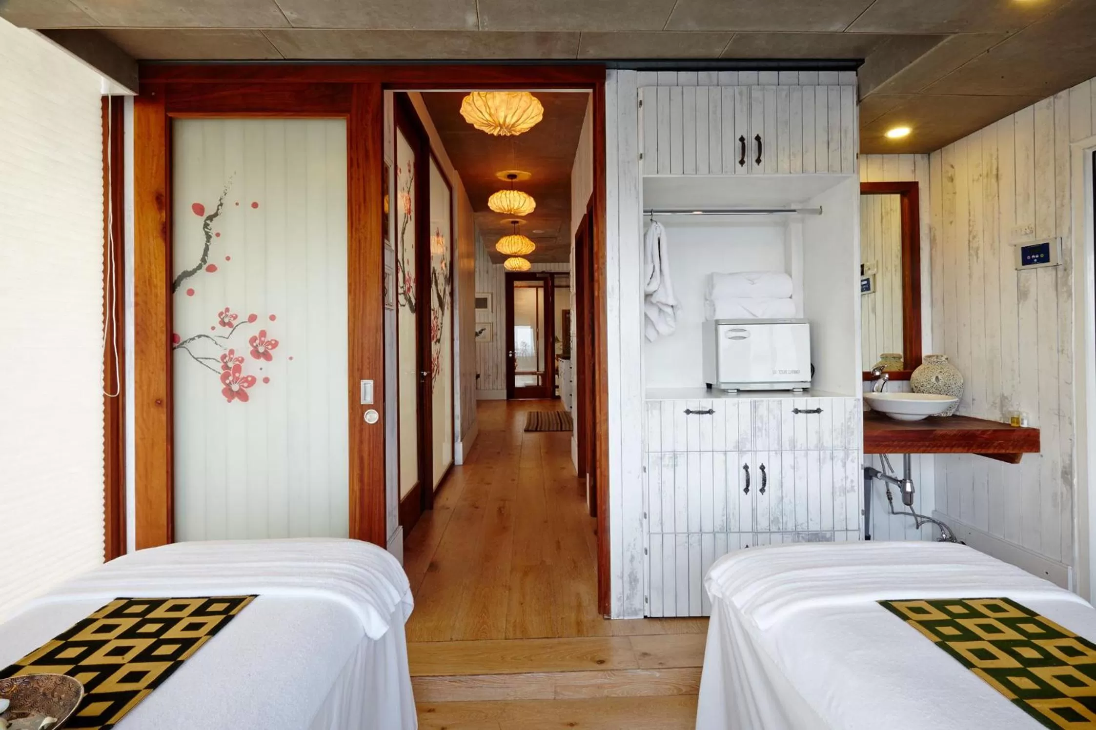 Spa and wellness centre/facilities, Bed in Hablis Chennai