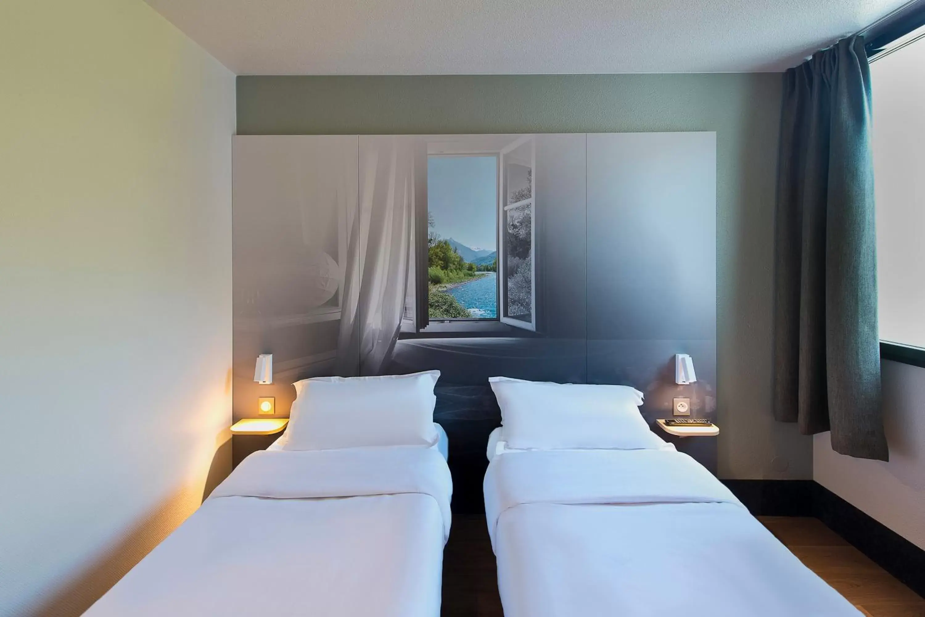 Bedroom, Bed in B&B HOTEL Pau Zénith