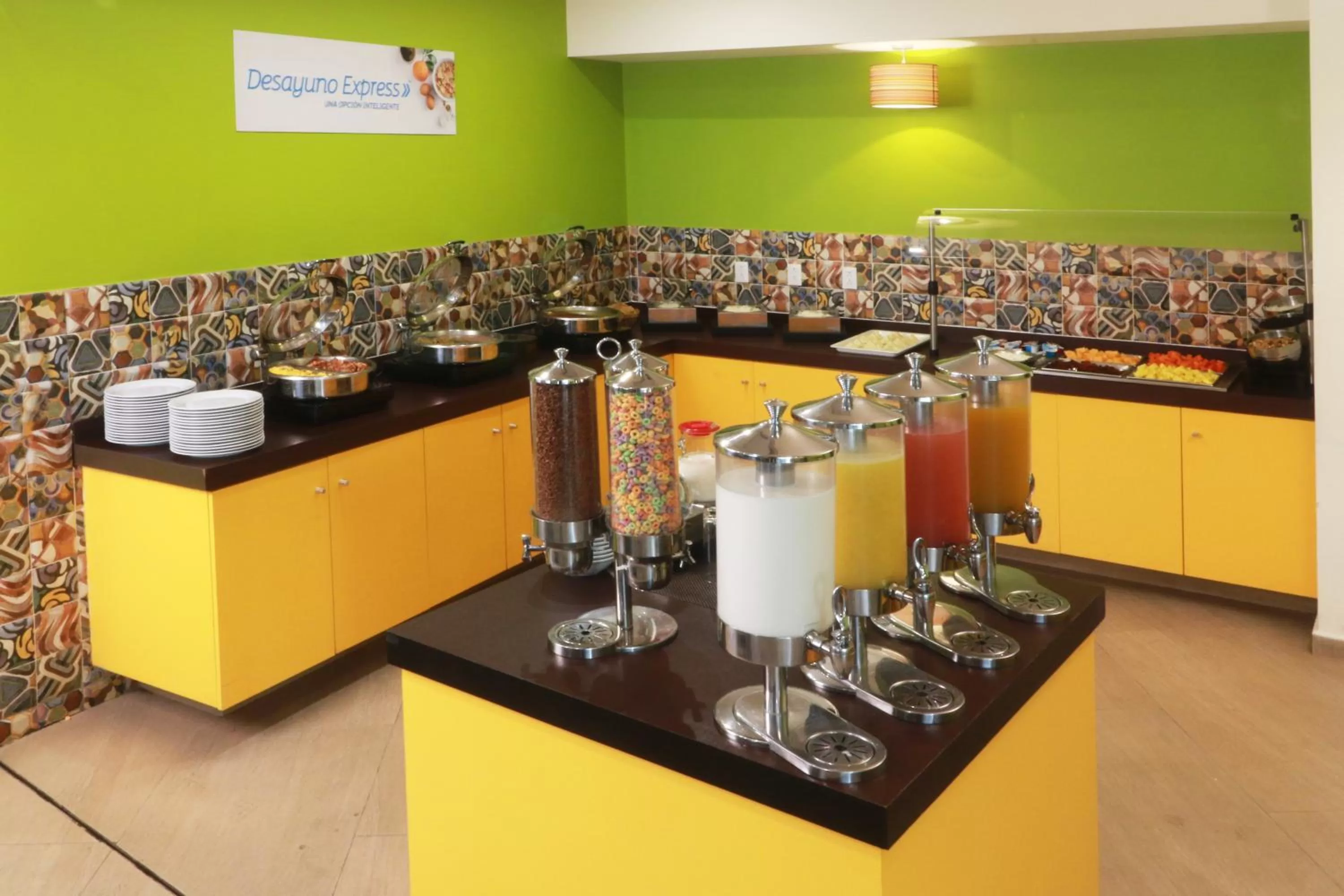 Breakfast in Holiday Inn Express Mexico Aeropuerto by IHG