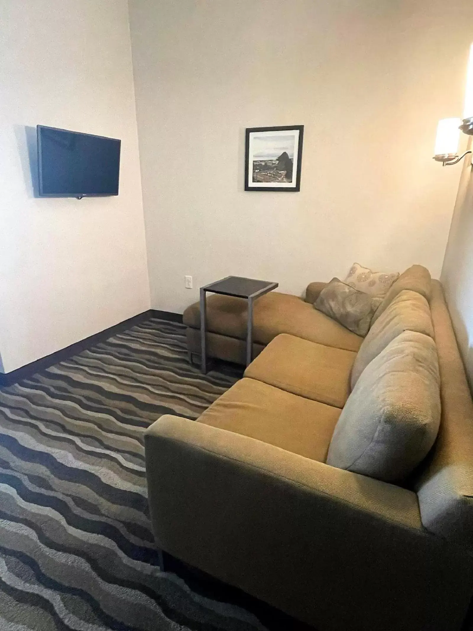 1 King Bed, Mobility/Hearing Accessible Suite, Roll-in Shower, Non-Smoking in Wyndham Avon 1 King Bed, Mobility/Hearing Accessible Suite, Roll-in Shower, Non-Smoking in Wyndham Avon