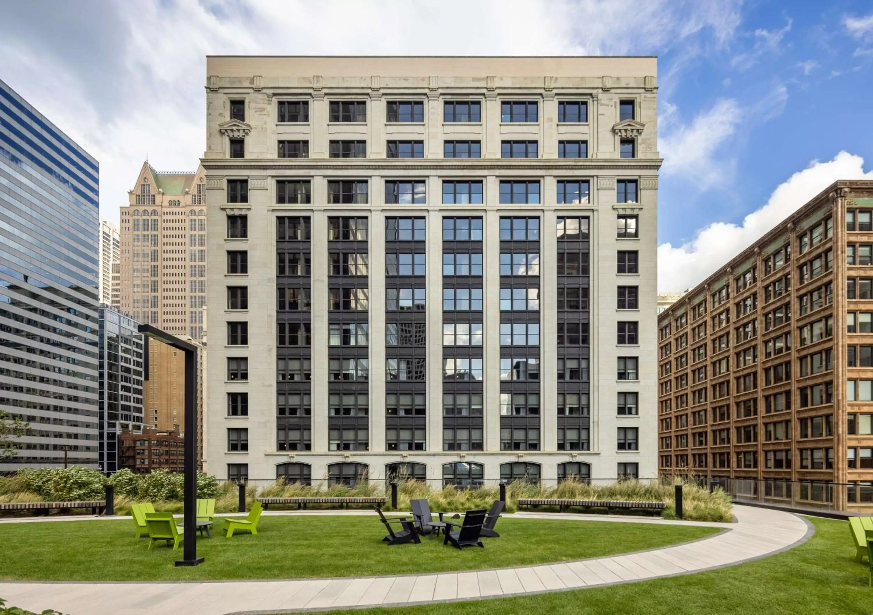 Property building in Hilton Garden Inn- Chicago Central Loop Property building in Hilton Garden Inn- Chicago Central Loop