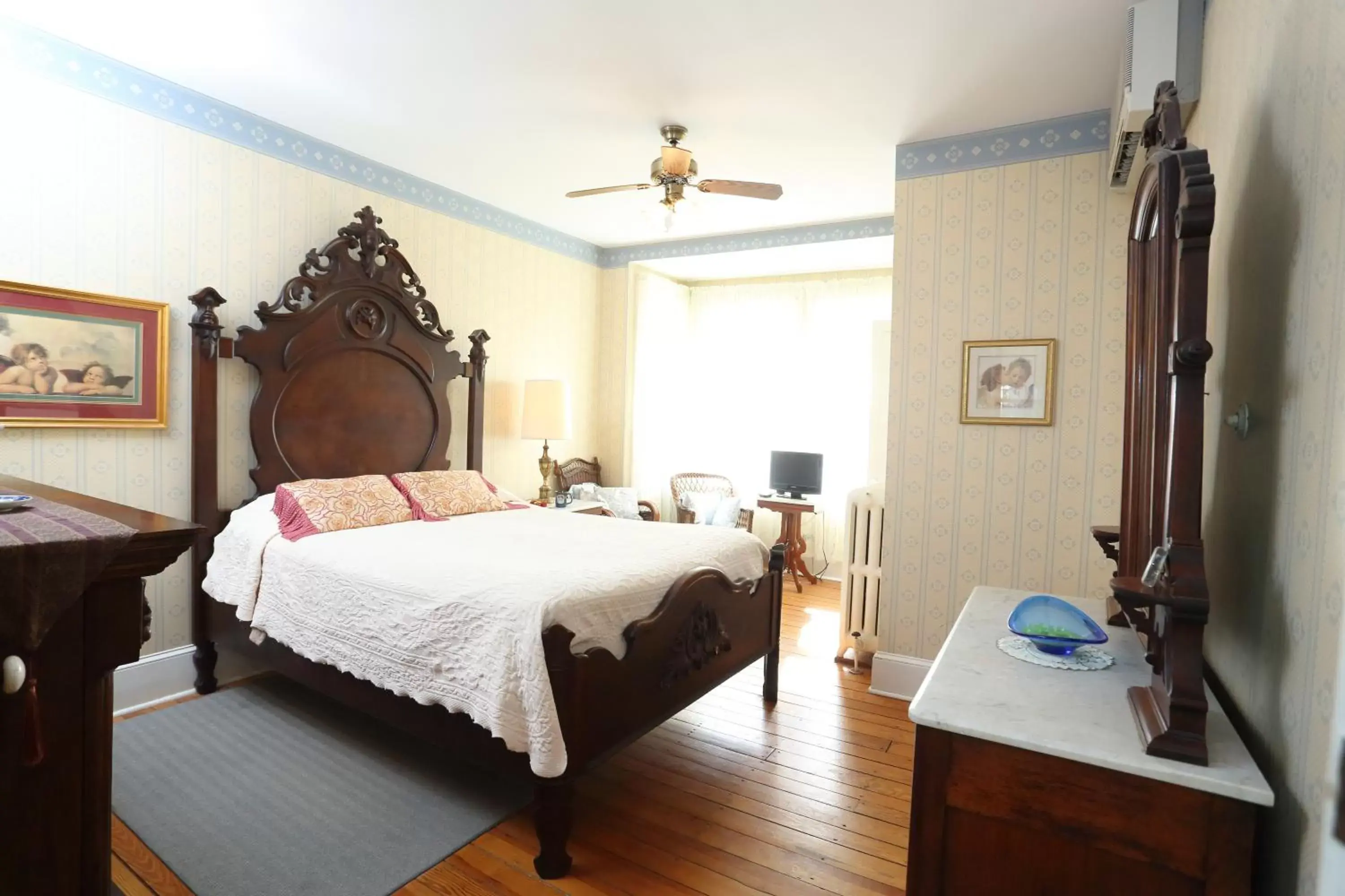 Premier Queen Room with Fireplace   in Beauclaires Bed & Breakfast