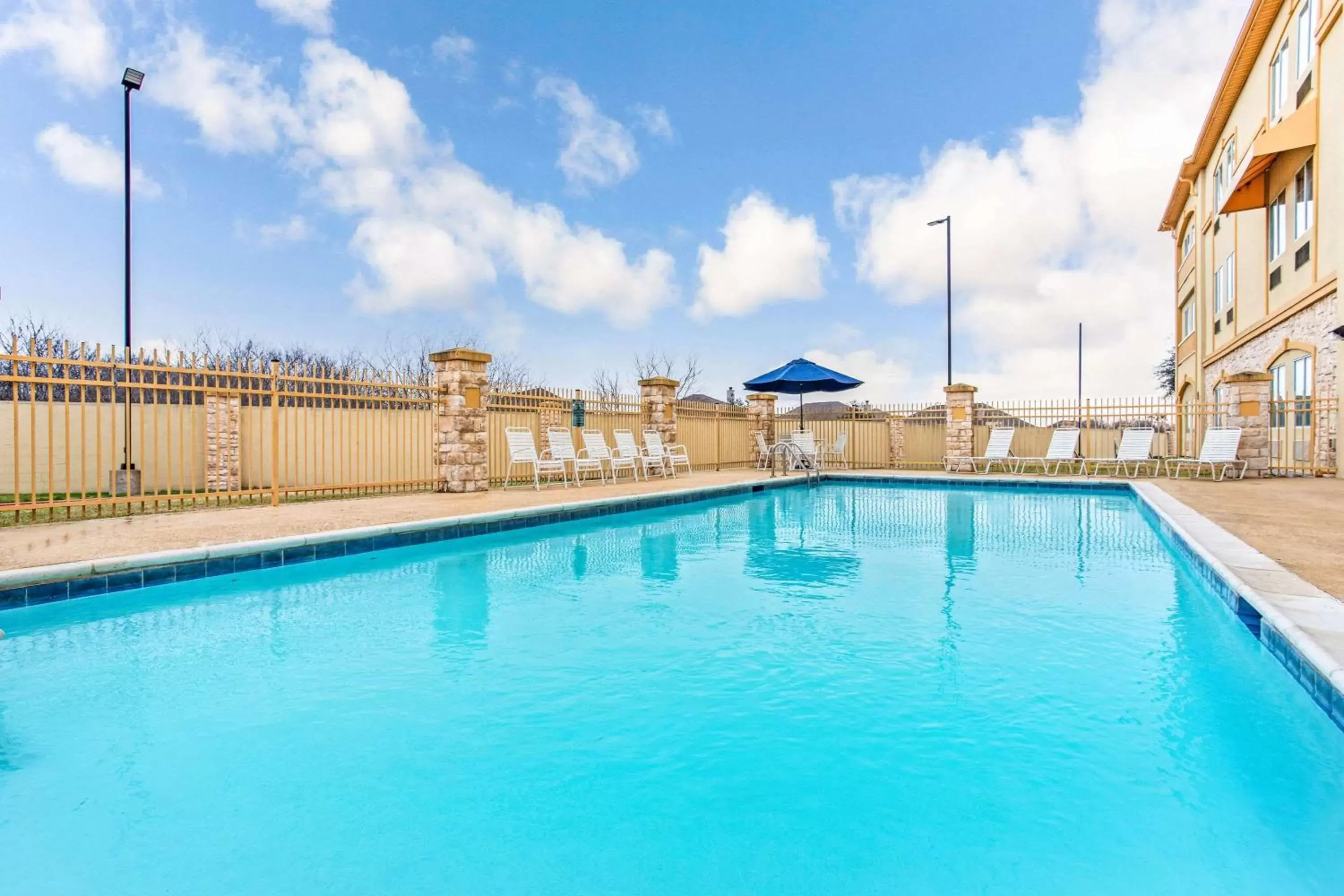 Pool view, Swimming Pool in La Quinta by Wyndham Ennis