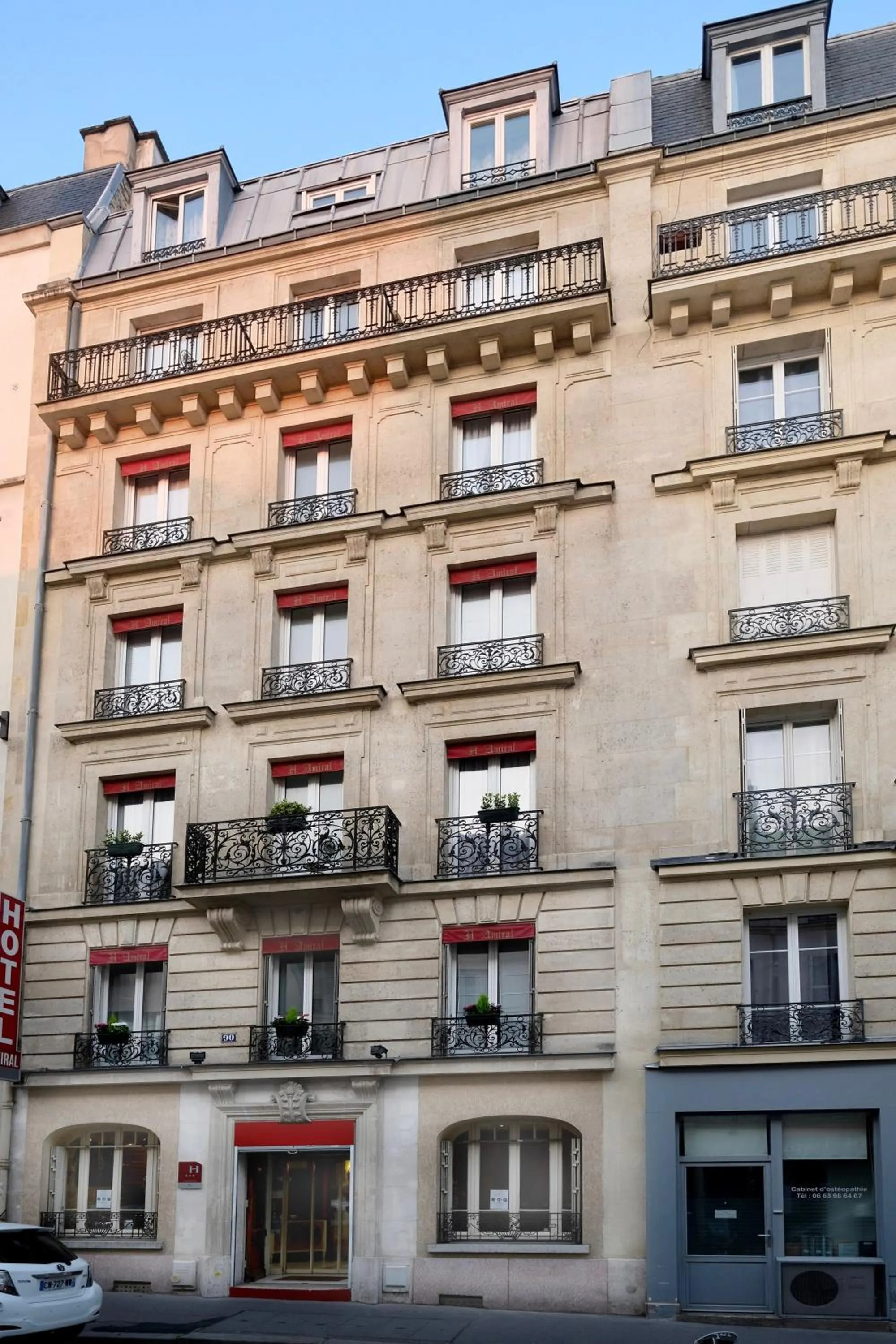 Facade/entrance in L'Amiral