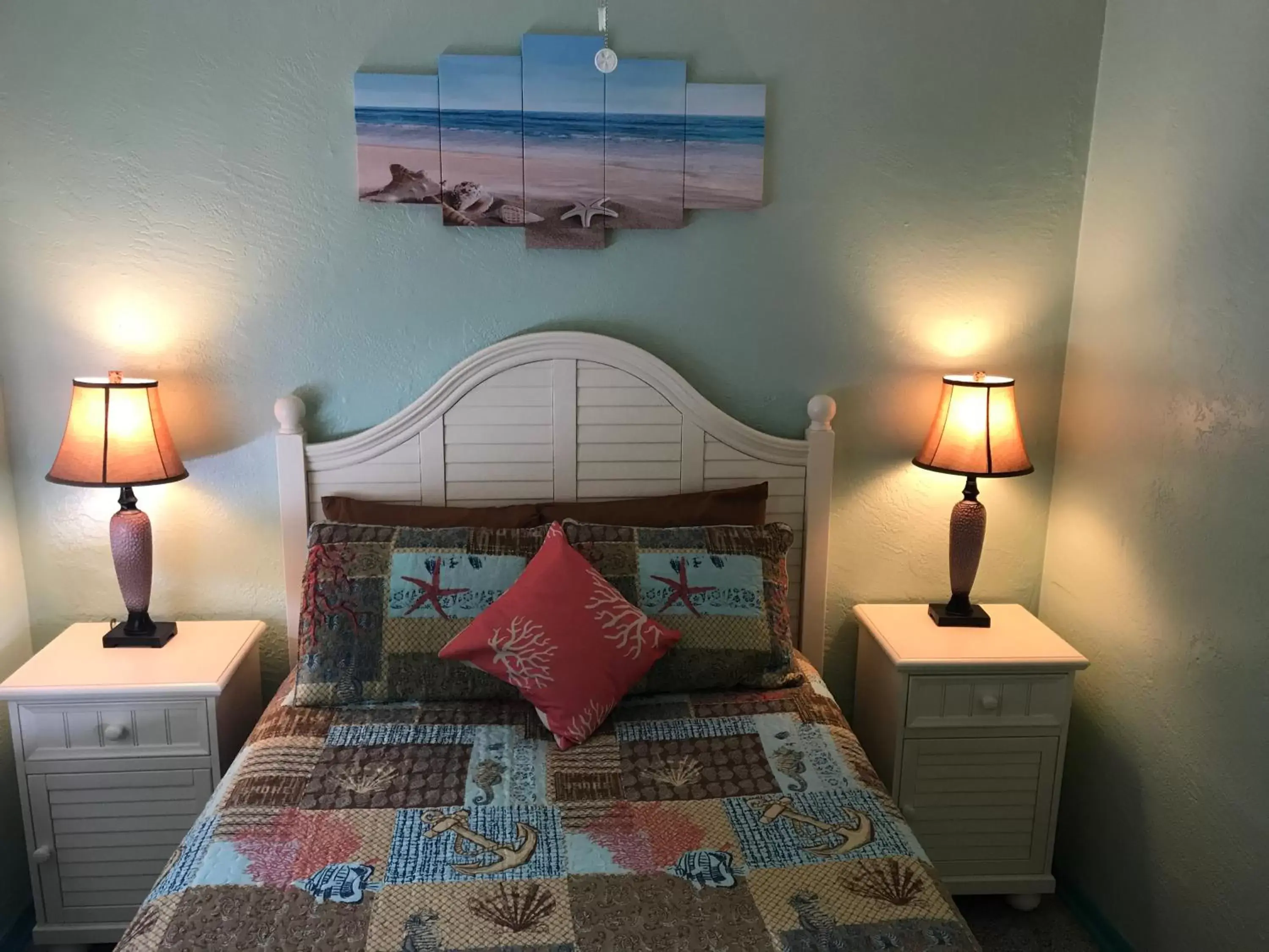 Bed in South Beach Inn - Cocoa Beach