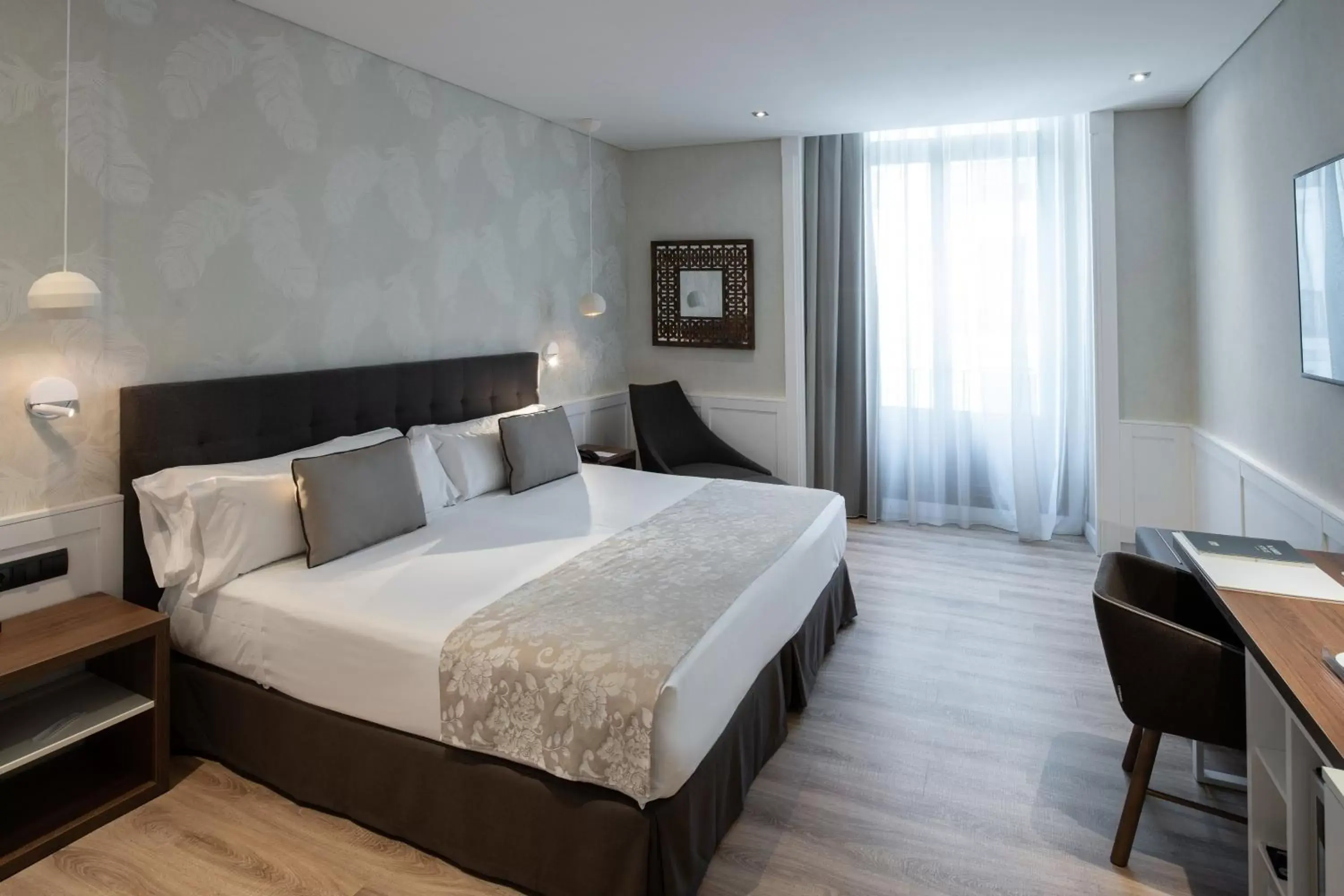 Photo of the whole room, Bed in Catalonia Puerta del Sol