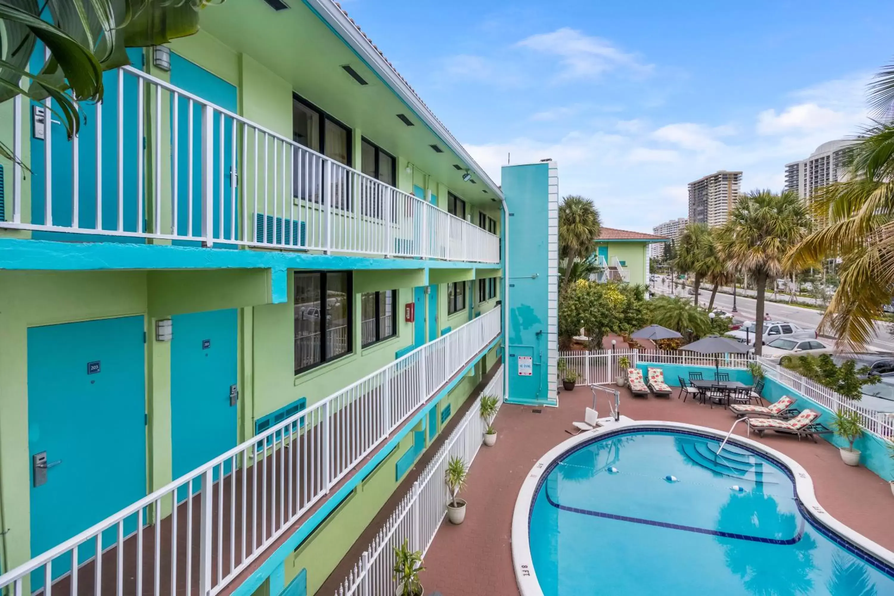 Facade/entrance, Pool View in Ocean Reef Hotel