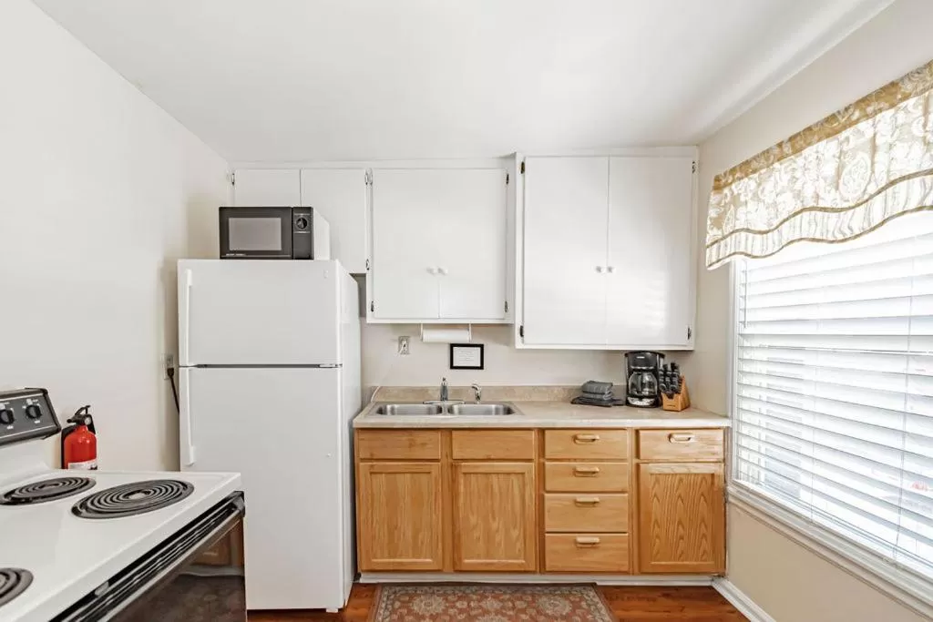 Kitchen or kitchenette, Kitchen/Kitchenette in Suites of Lava Hot Springs