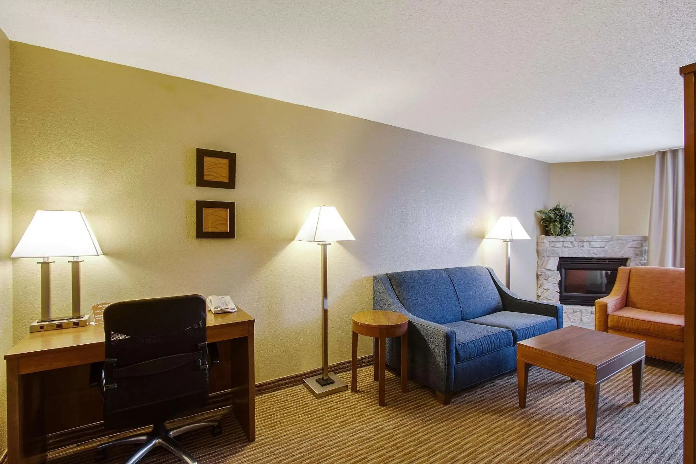 Bedroom, Seating Area in Comfort Inn & Suites Bellevue - Omaha Offutt AFB