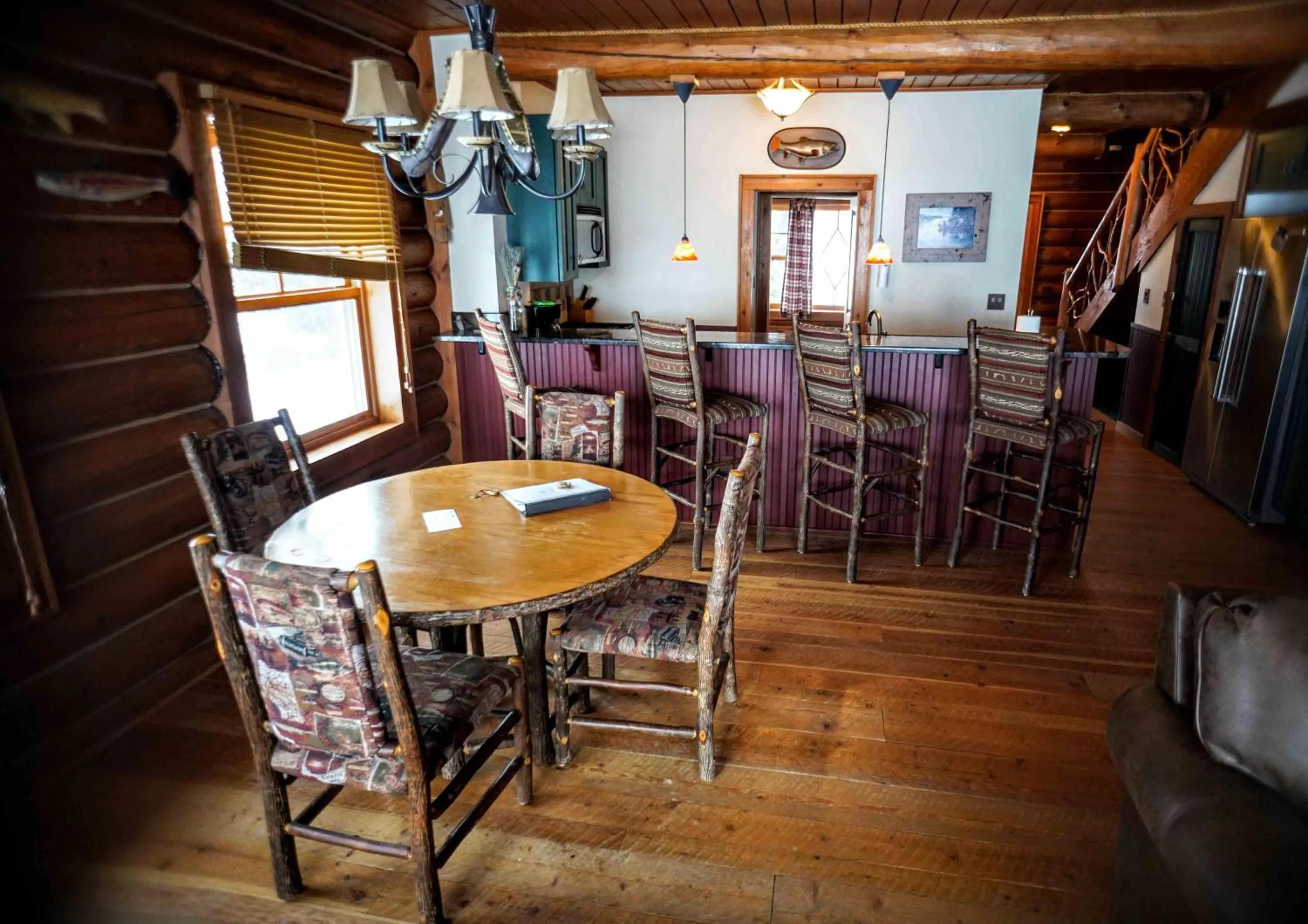 Restaurant/Places to Eat in Ampersand Bay Resort