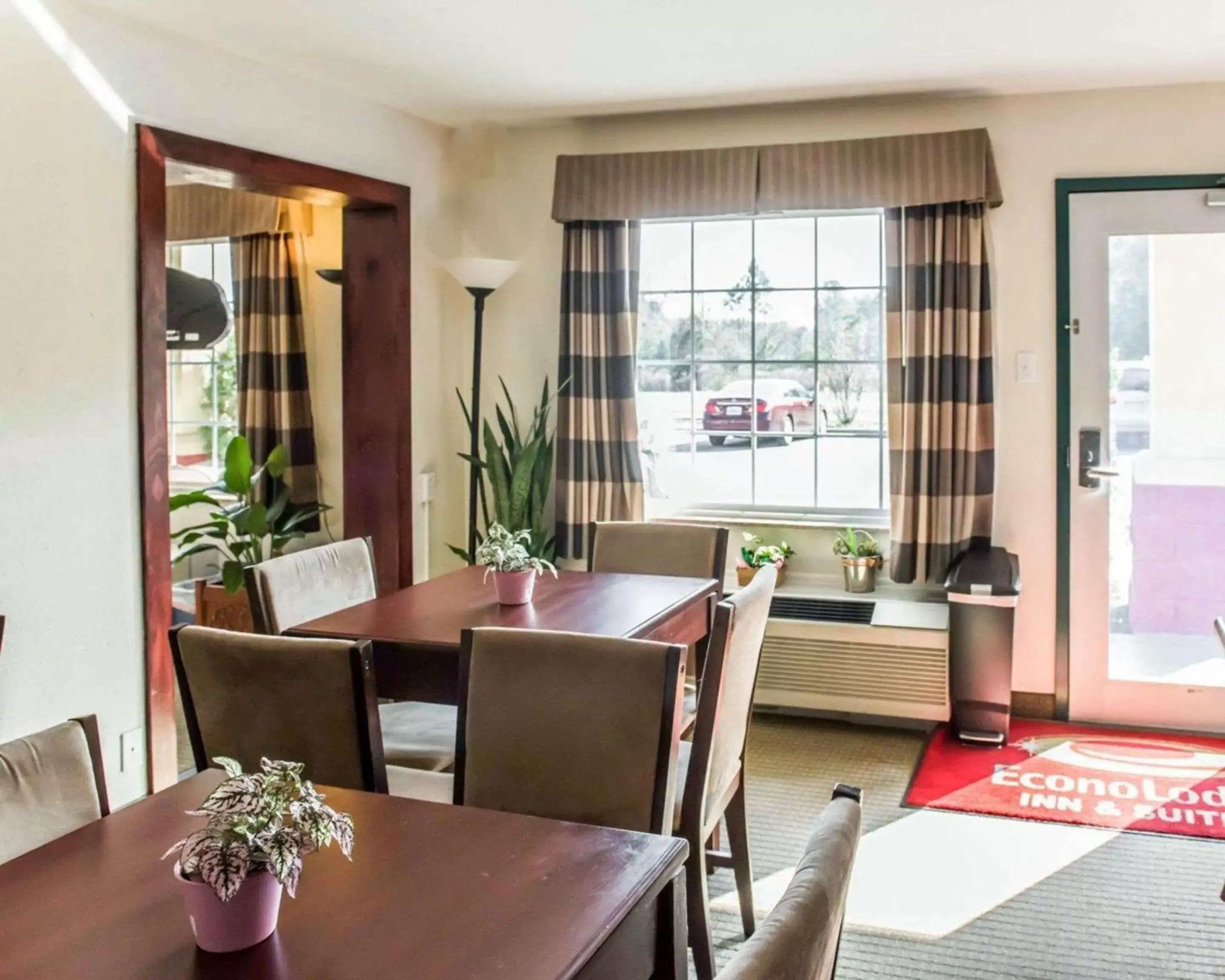 Restaurant/places to eat in Econo Lodge Monticello