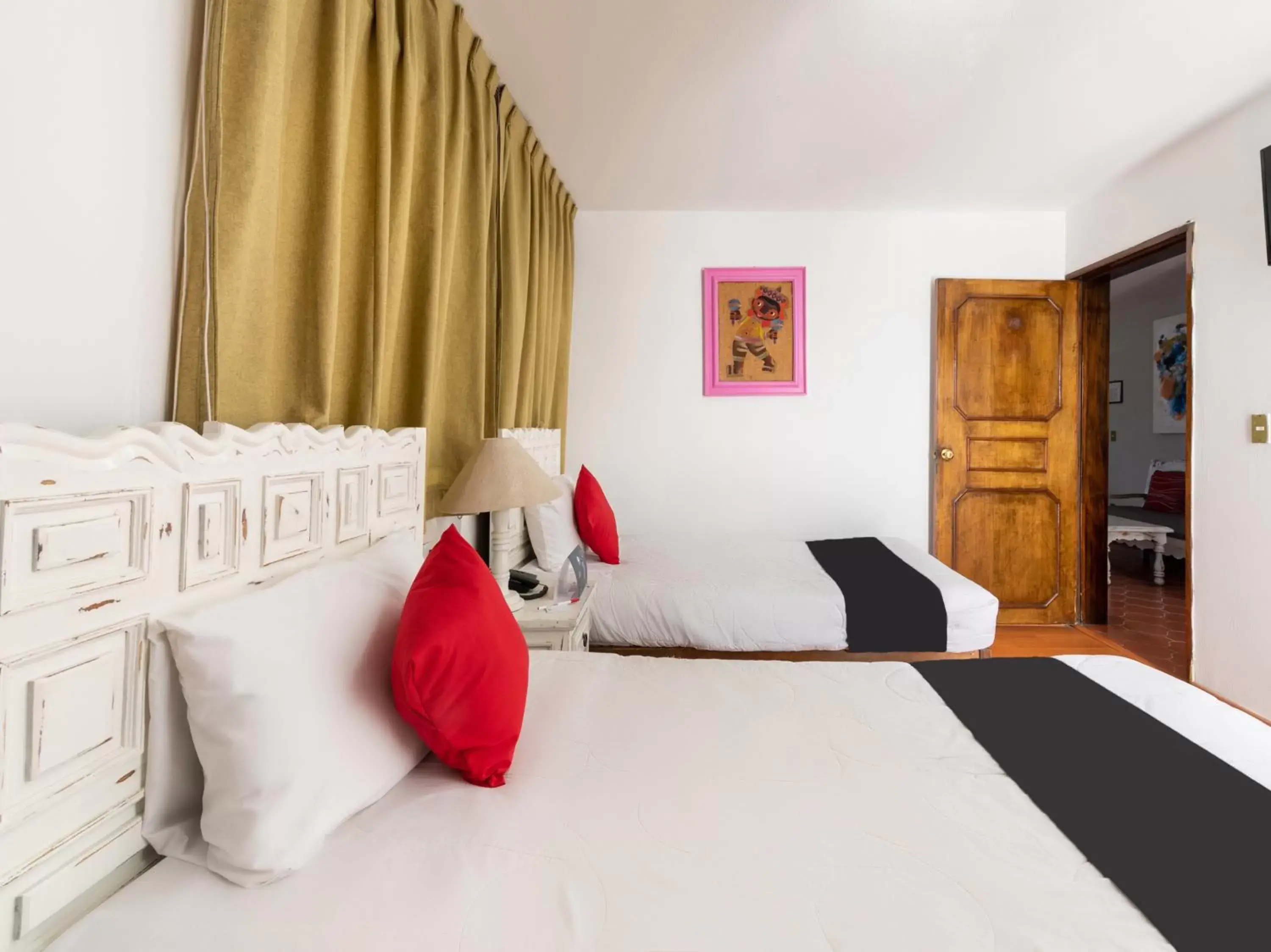 Bedroom, Bed in Suites Internacional