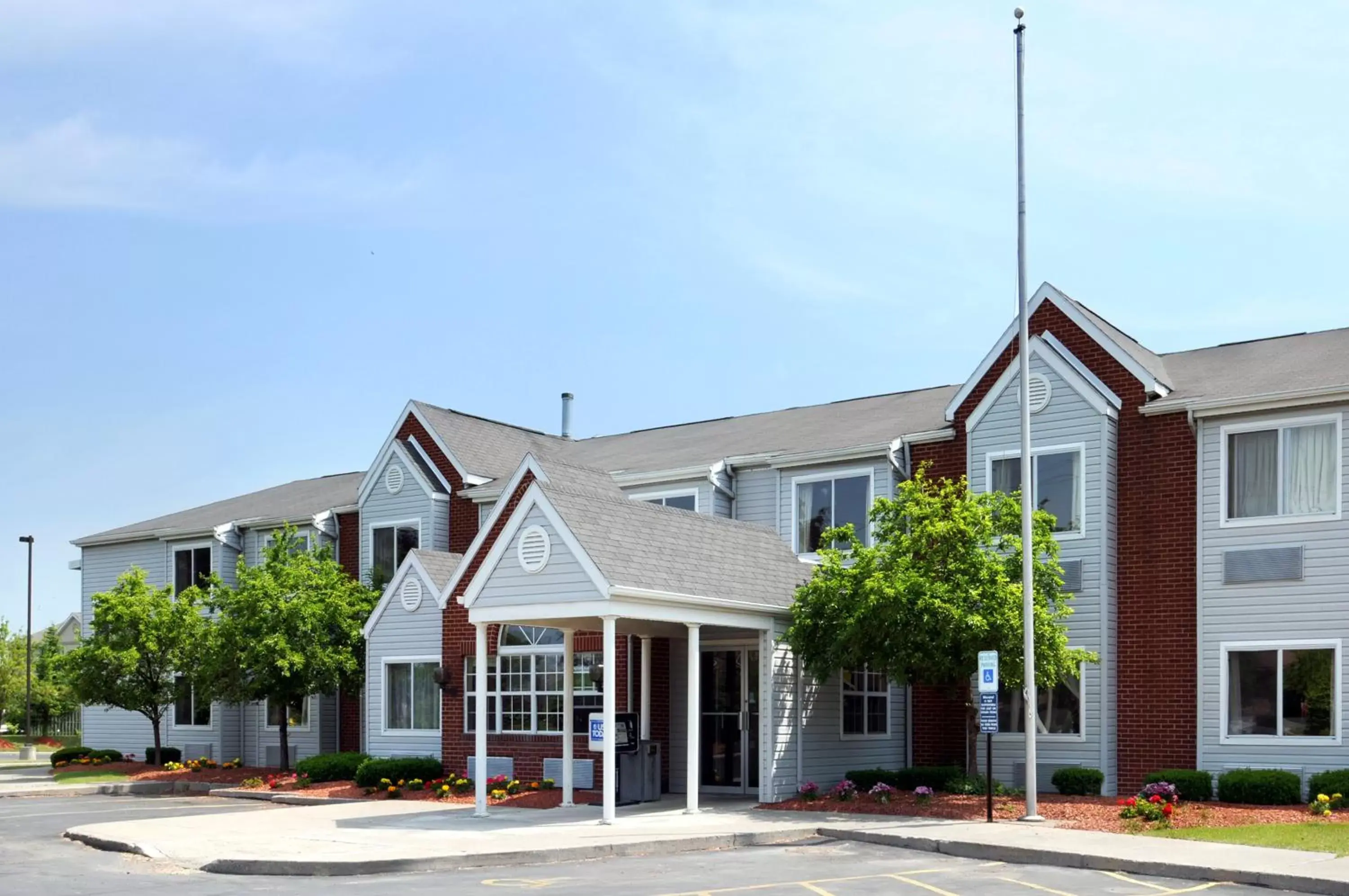 Facade/entrance, Property Building in Americas Best Value Inn - East Syracuse