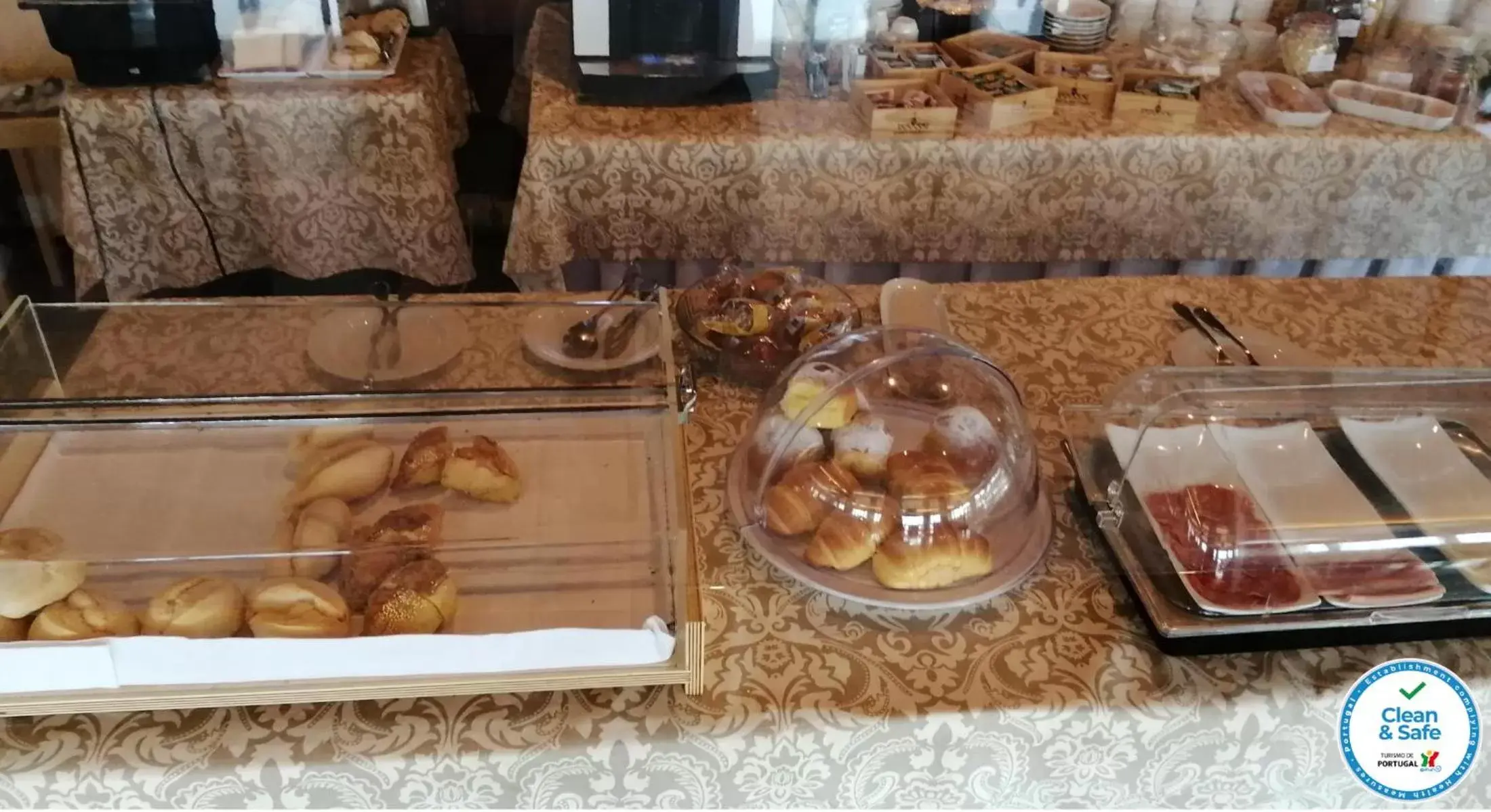 Continental breakfast in Hotel Santo Andre