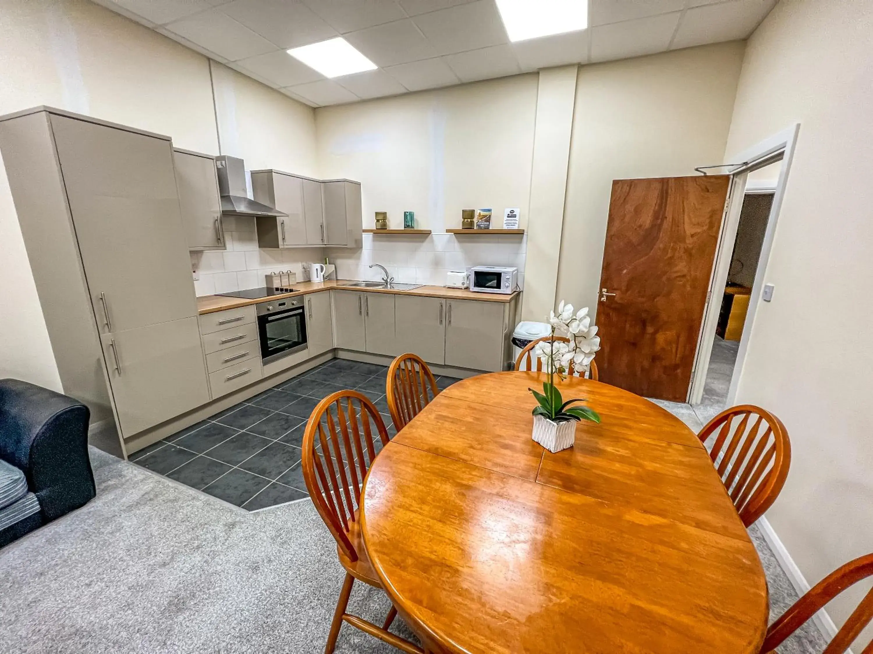 kitchen, Kitchen/Kitchenette in County Hall Apartment Hotel