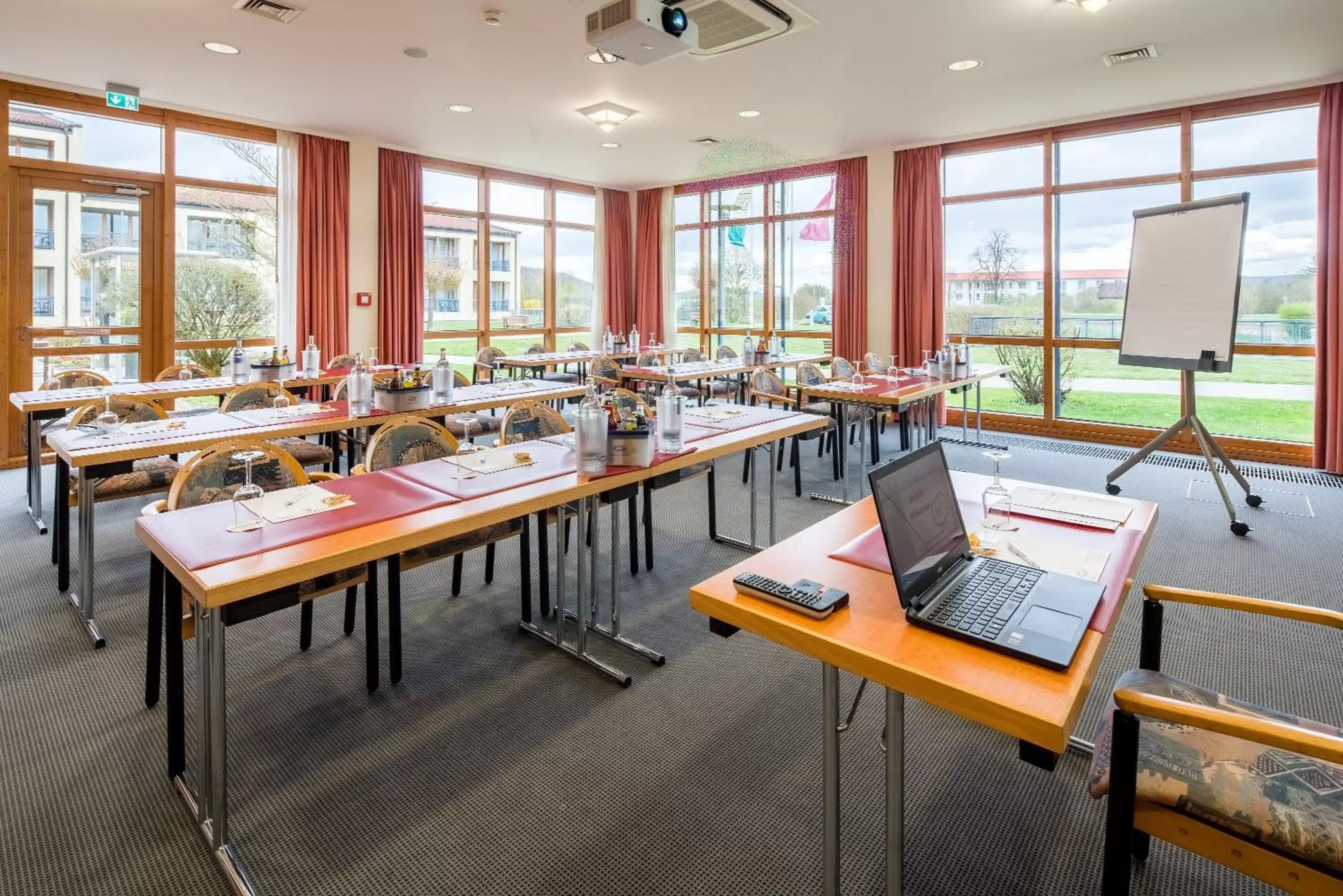 Meeting/conference room, Restaurant/Places to Eat in Best Western Plus Kurhotel an der Obermaintherme