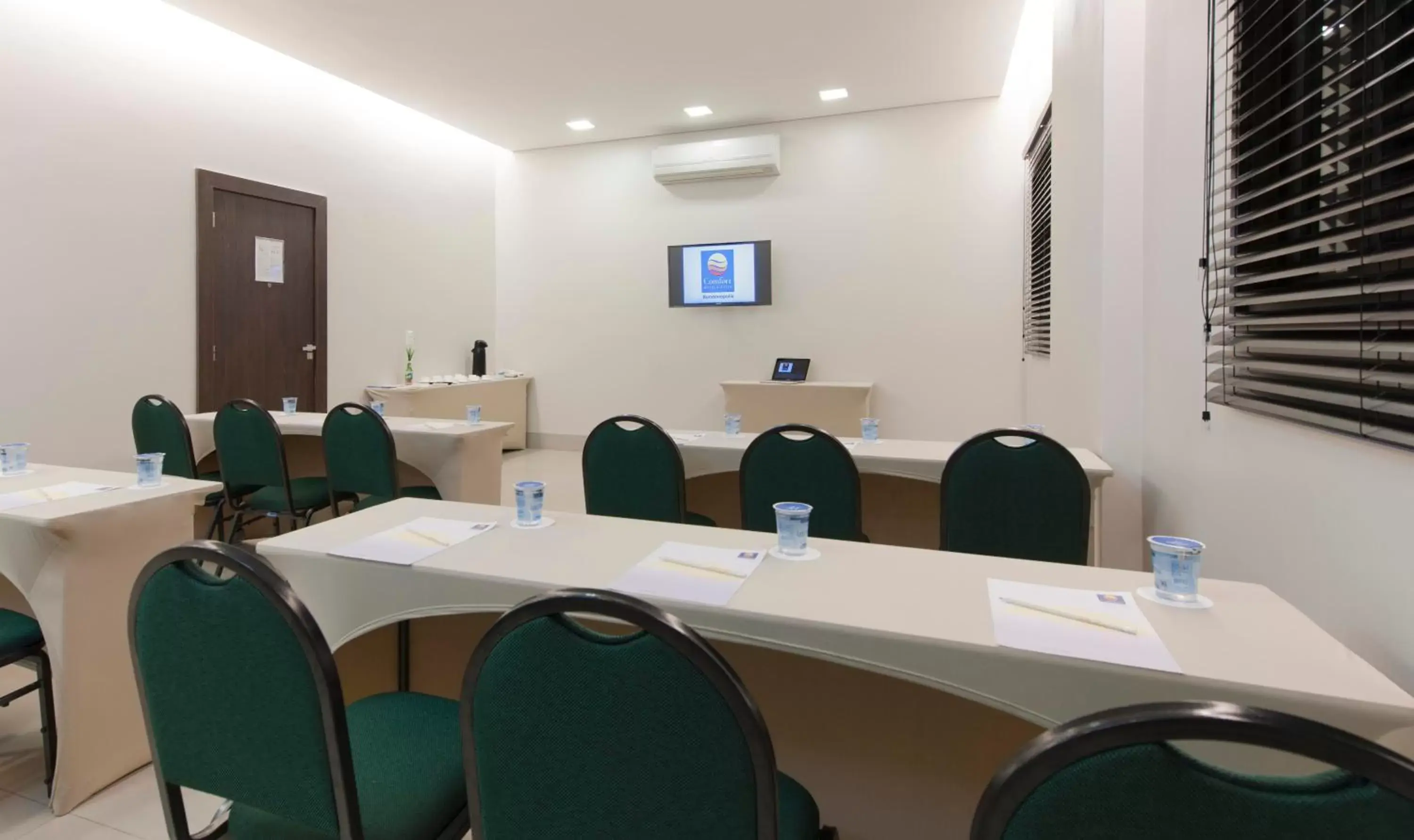 Business facilities, Business Area/Conference Room in Comfort Hotel & Suítes Rondonópolis