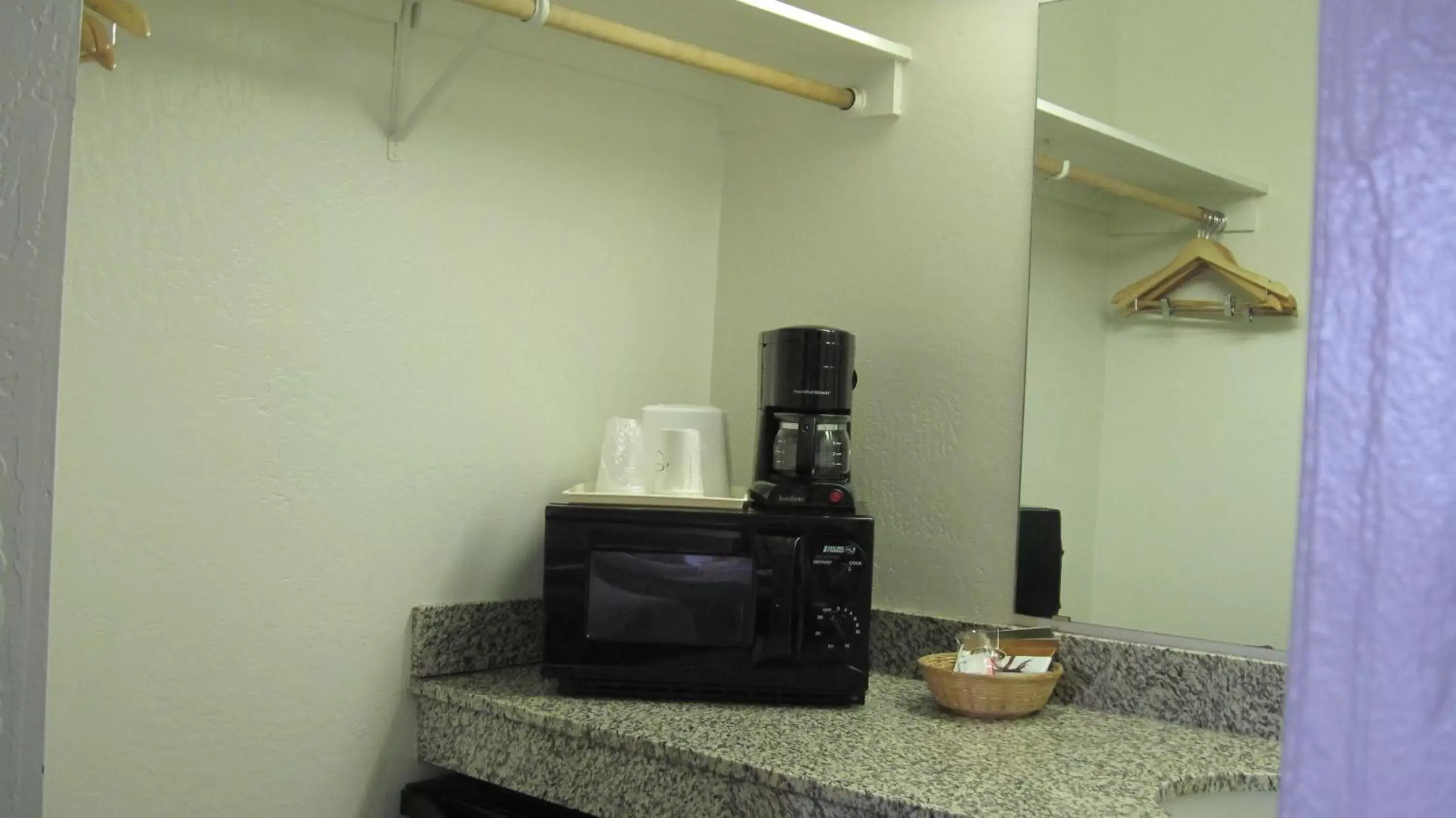 Coffee/tea facilities in Travelodge by Wyndham Winslow