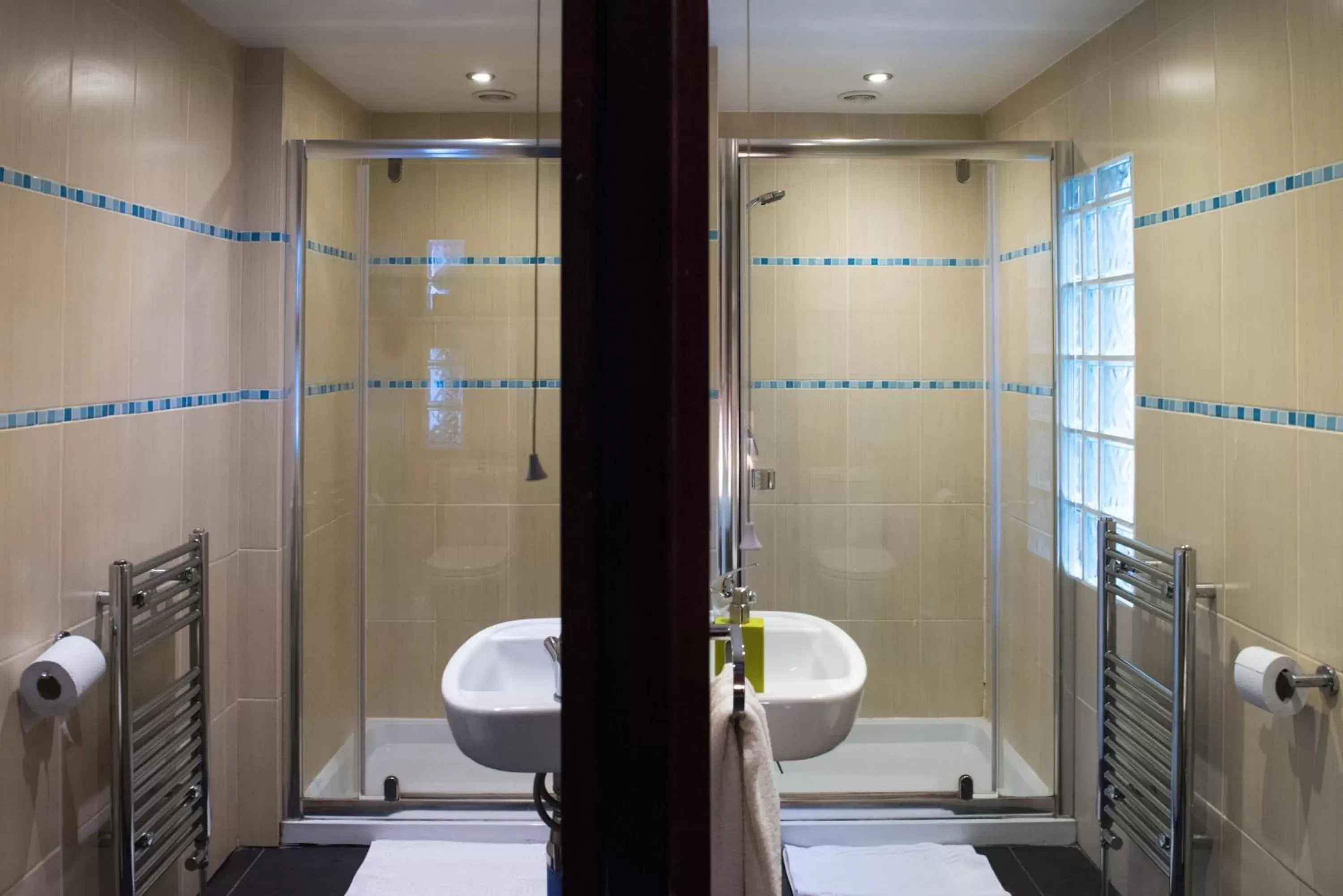 Area and facilities, Bathroom in St Athans Hotel