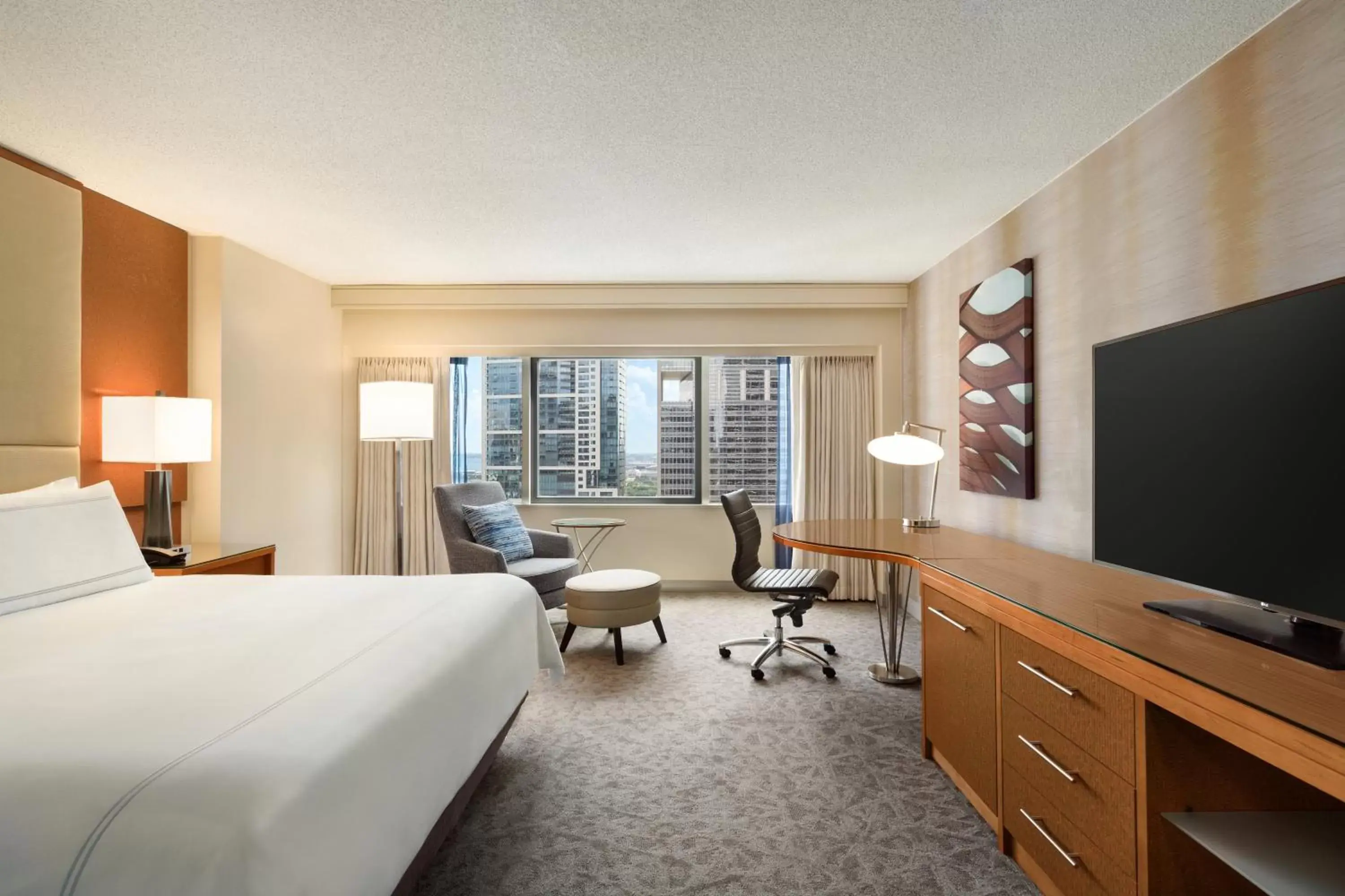Photo of the whole room, TV/Entertainment Center in Swissotel Chicago