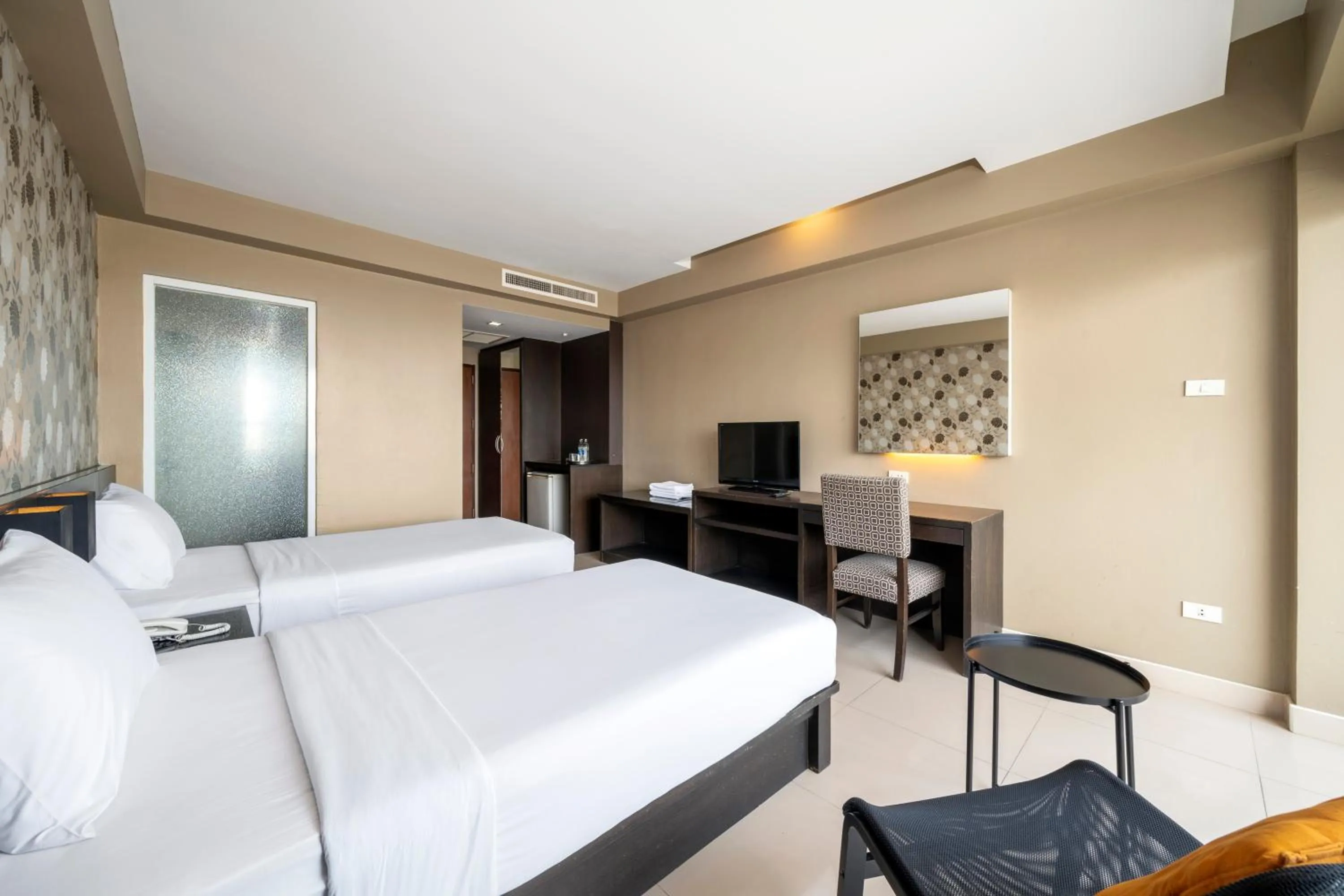 Bedroom, Bed in Welcome Plaza Hotel Pattaya