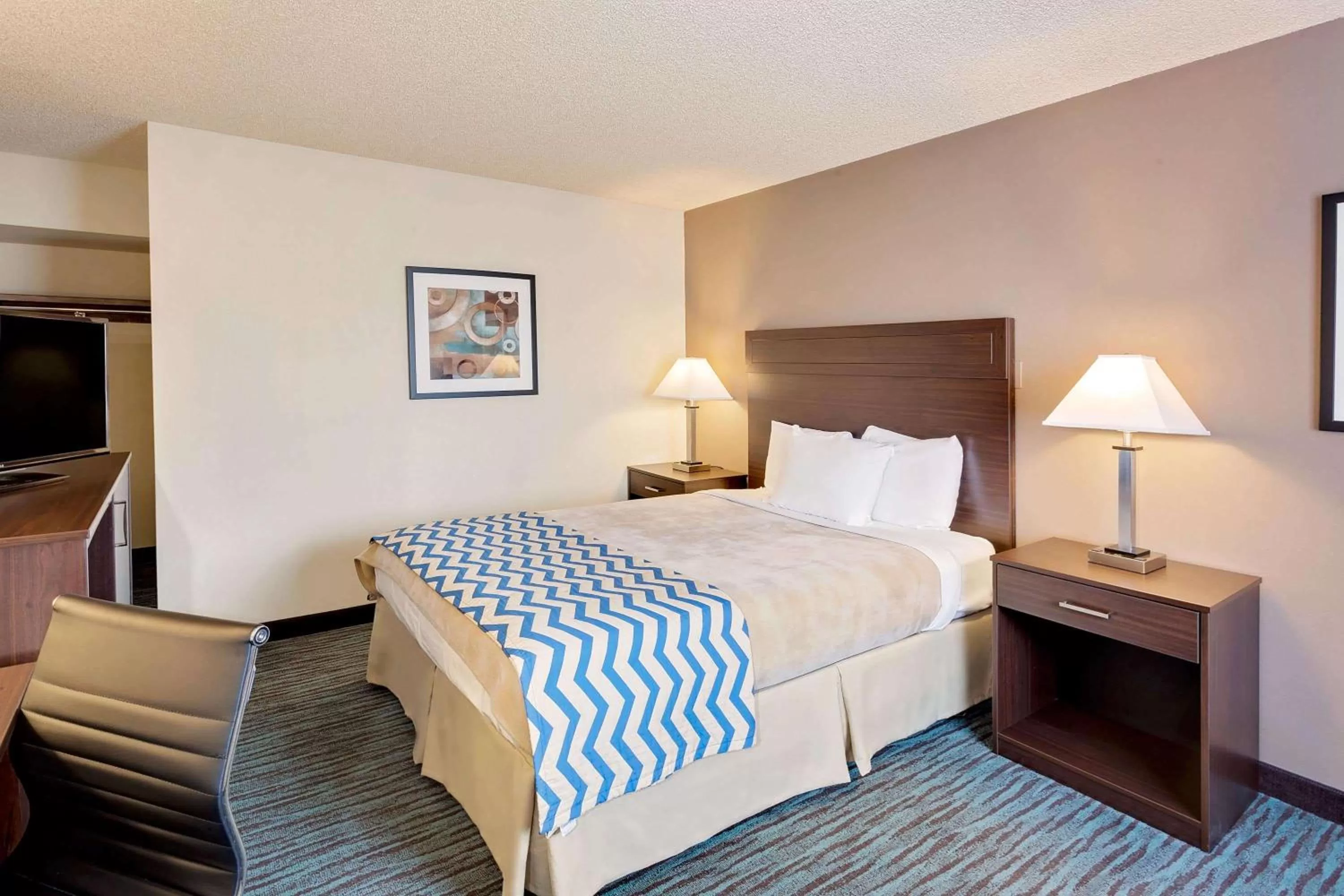 Photo of the whole room in Travelodge by Wyndham Aberdeen