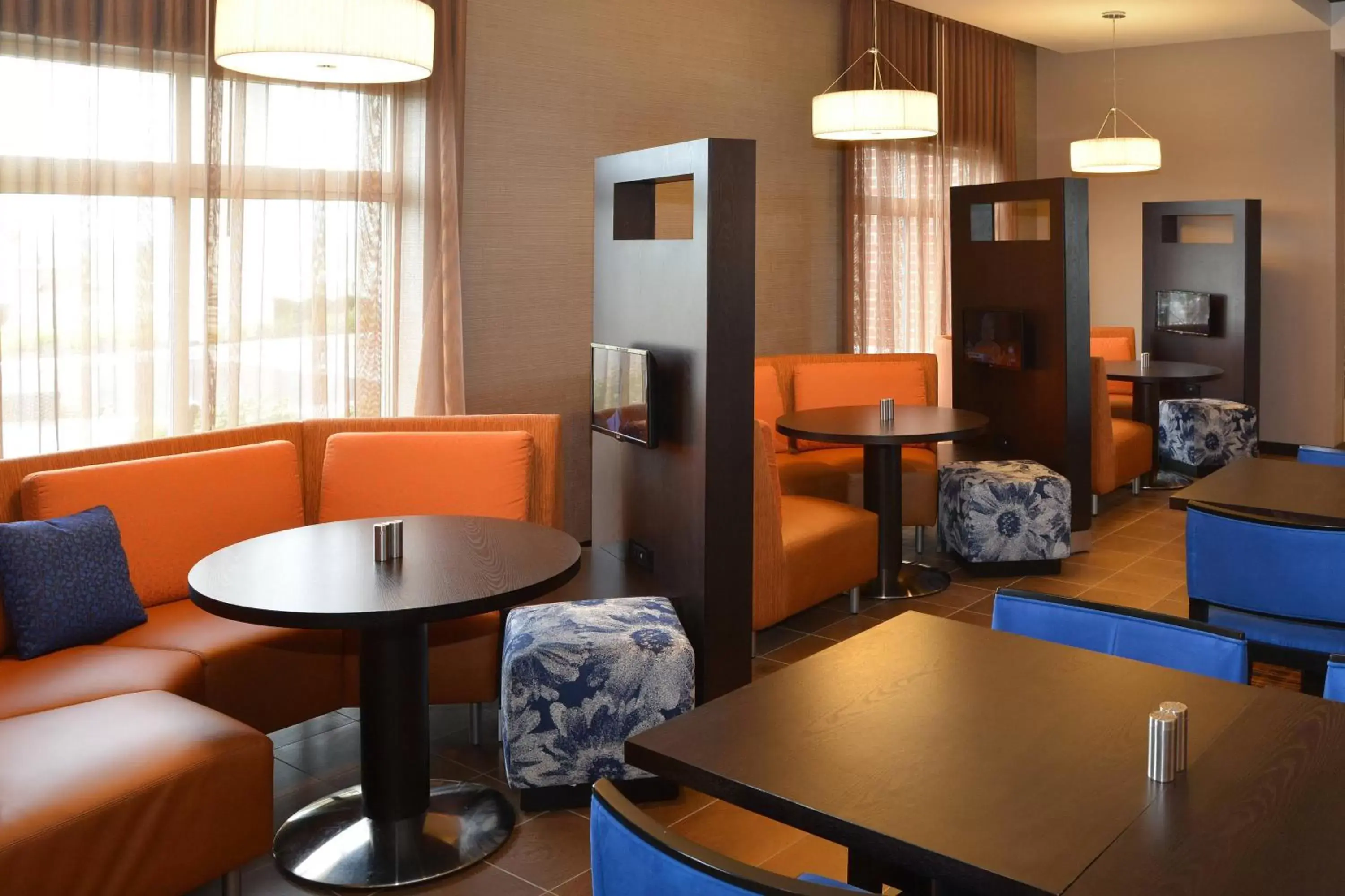 Other, Lounge/Bar in Courtyard by Marriott Youngstown Canfield