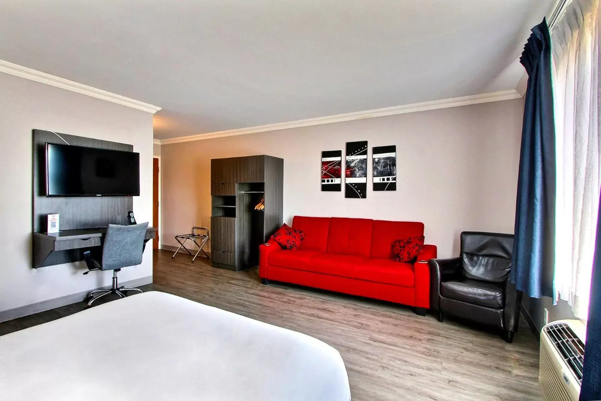 Photo of the whole room, Seating Area in Hôtel l'Empress