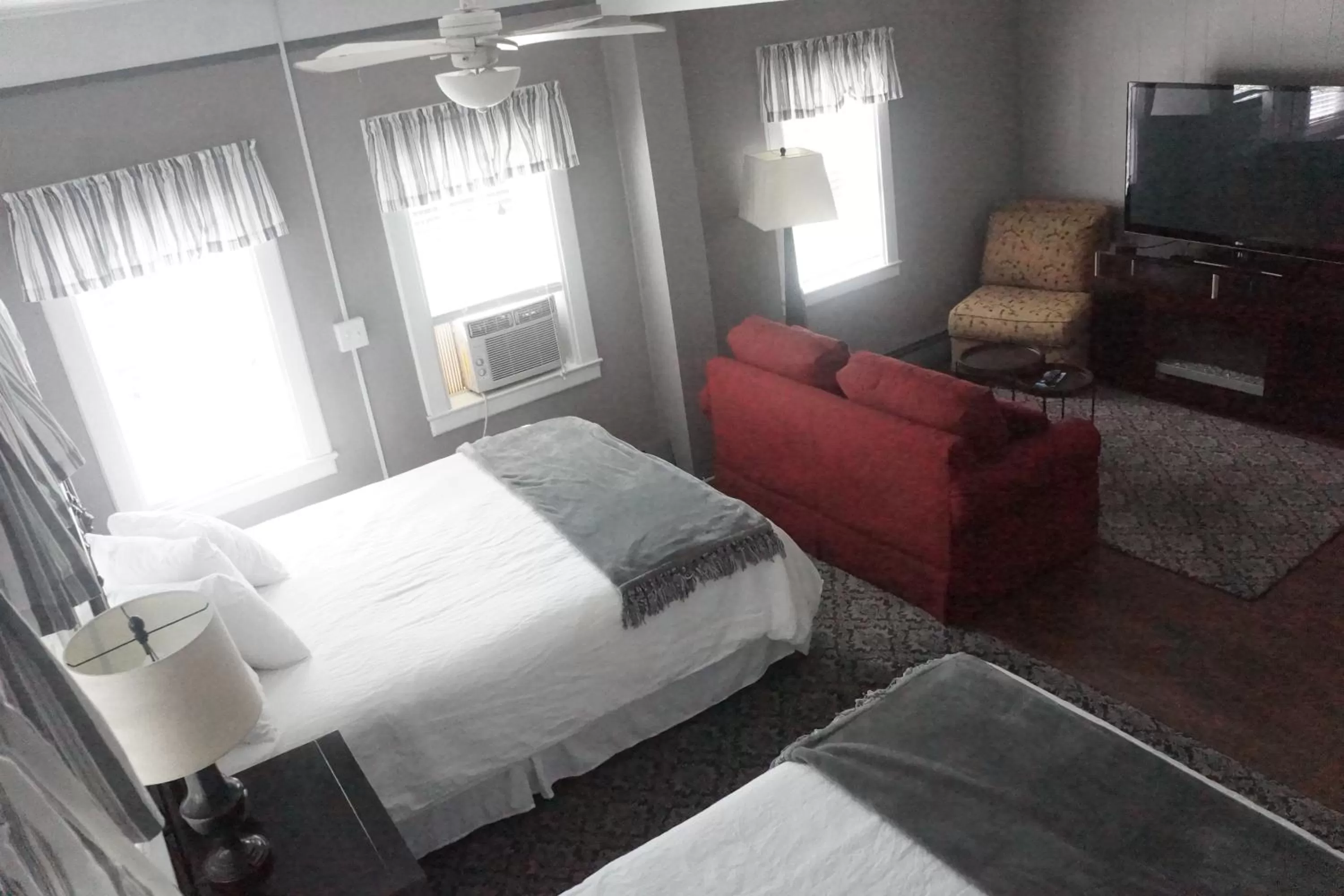 Bed in The Frogtown Inn