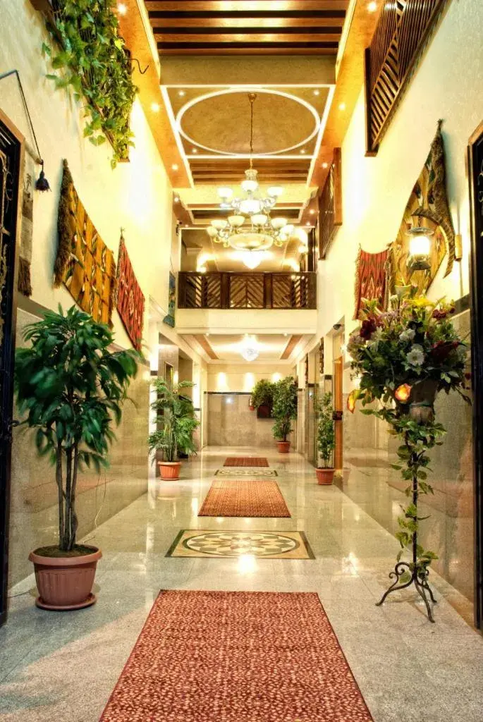 Lobby or reception in Jardaneh Hotel