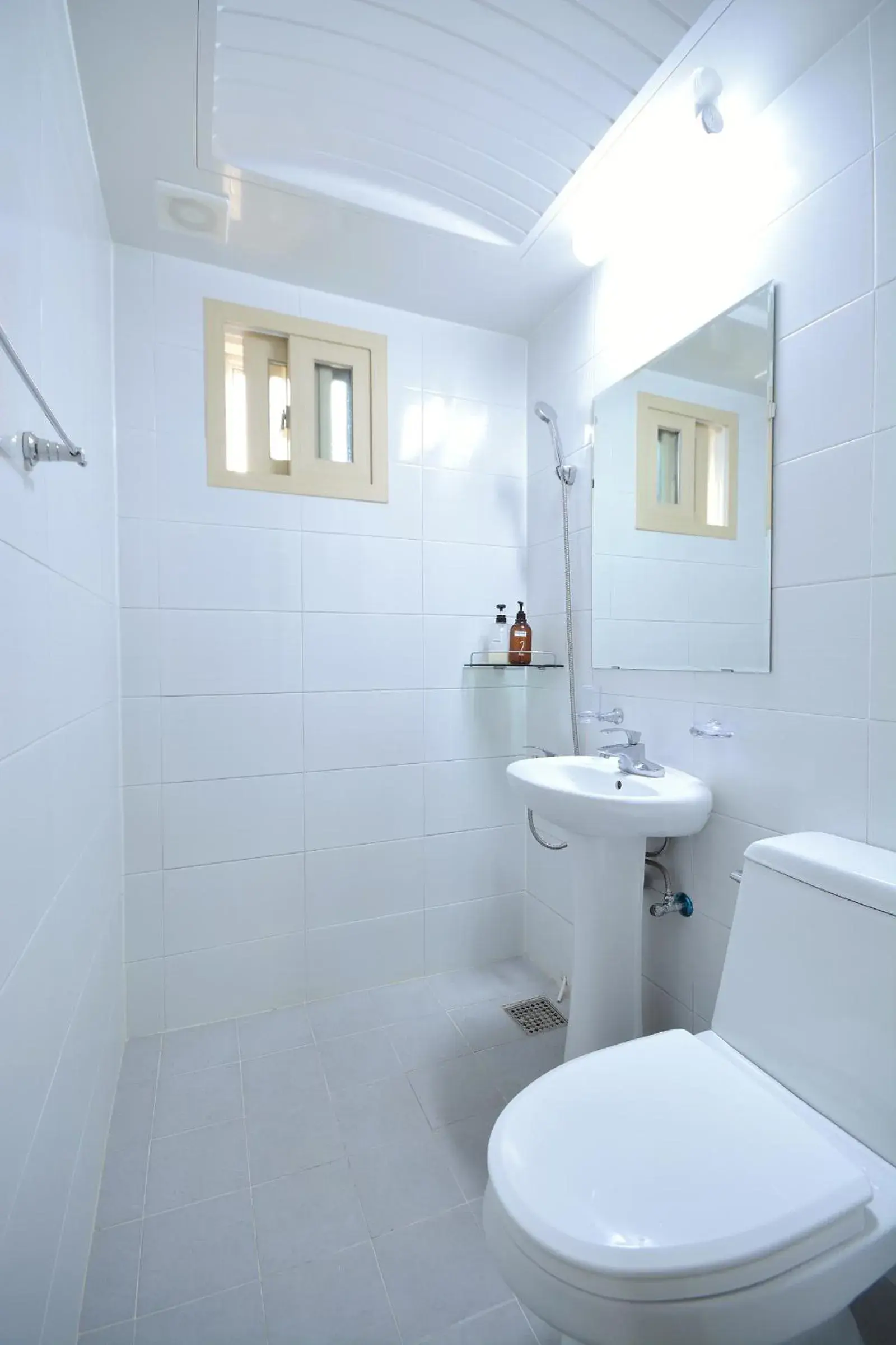 Shower, Bathroom in Sunnyhill Hostel Hongdae