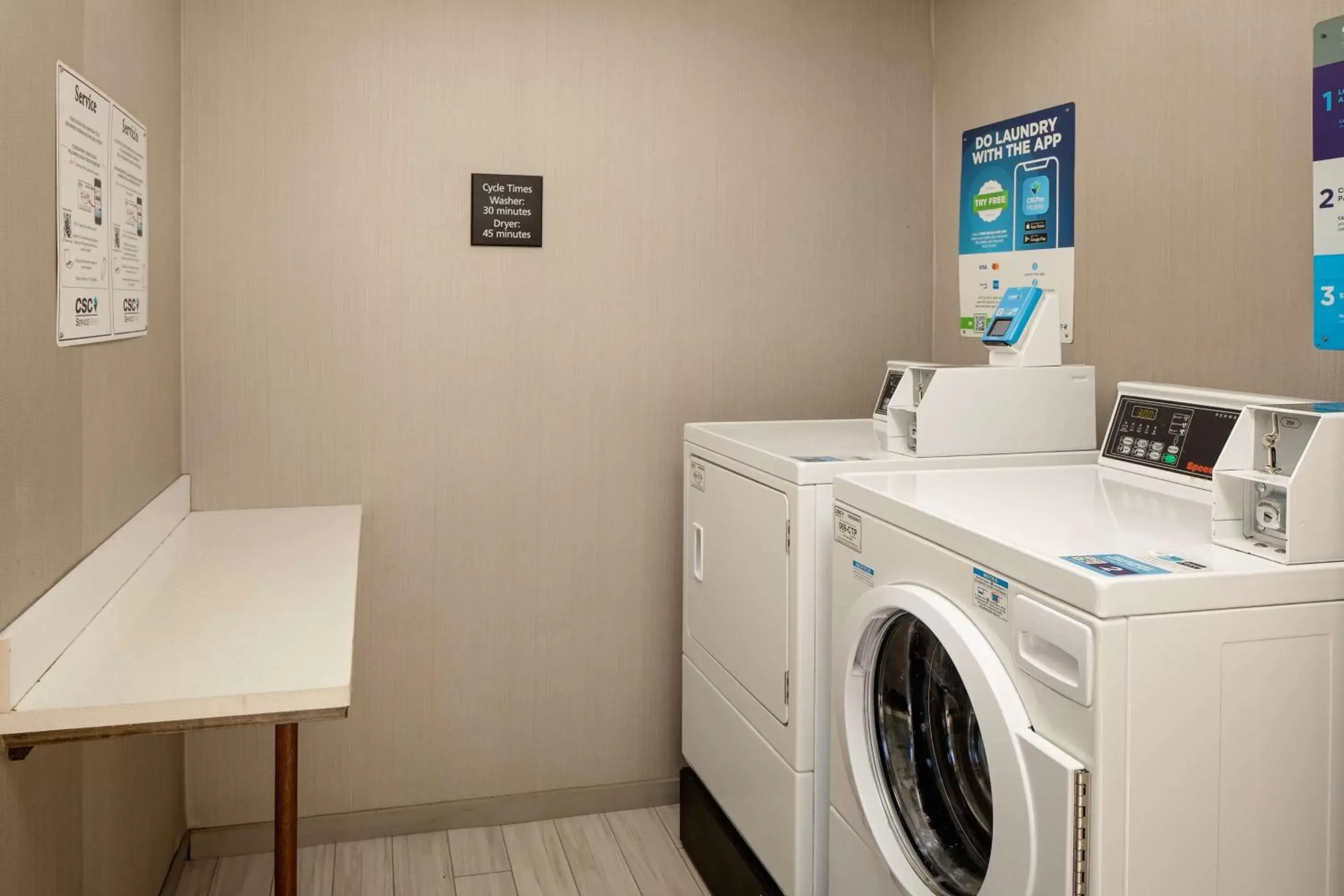 Property building, Kitchen/Kitchenette in Hampton Inn & Suites Nashville-Airport