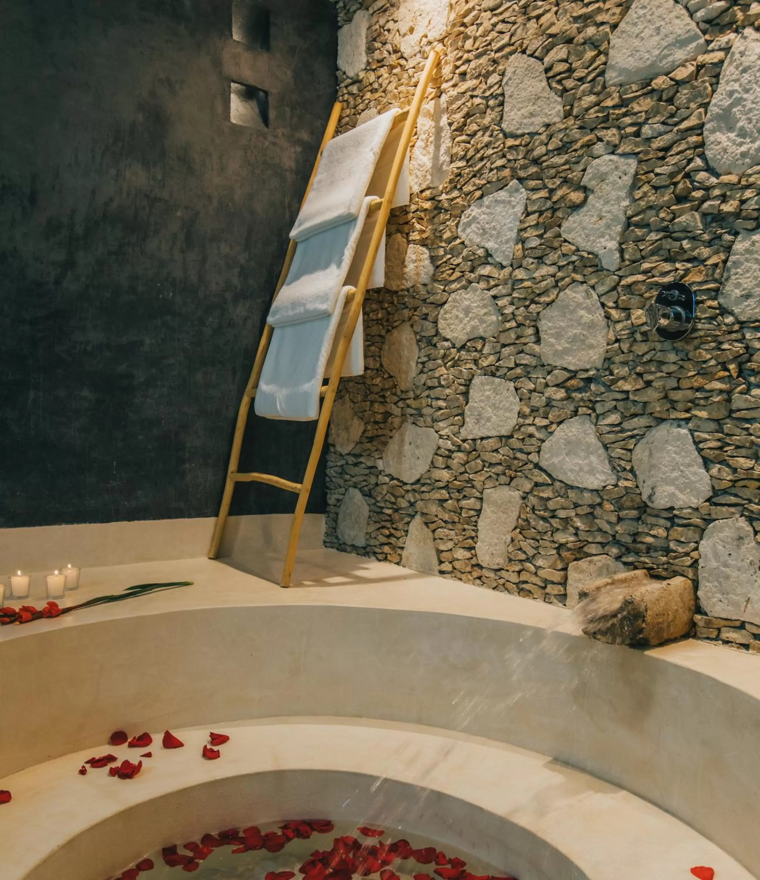 Bathroom in Ambre & Epices Jungle Hotel & Spa