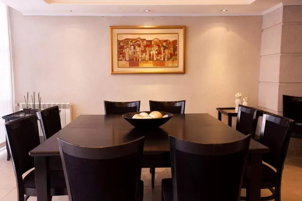Meeting/conference room, Restaurant/Places to Eat in Argentino Hotel