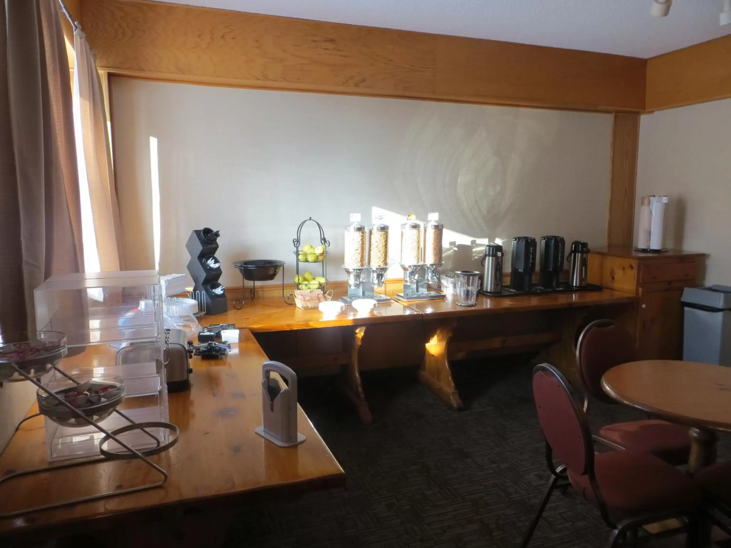 Restaurant/places to eat in Travelodge by Wyndham Thunder Bay ON Restaurant/places to eat in Travelodge by Wyndham Thunder Bay ON