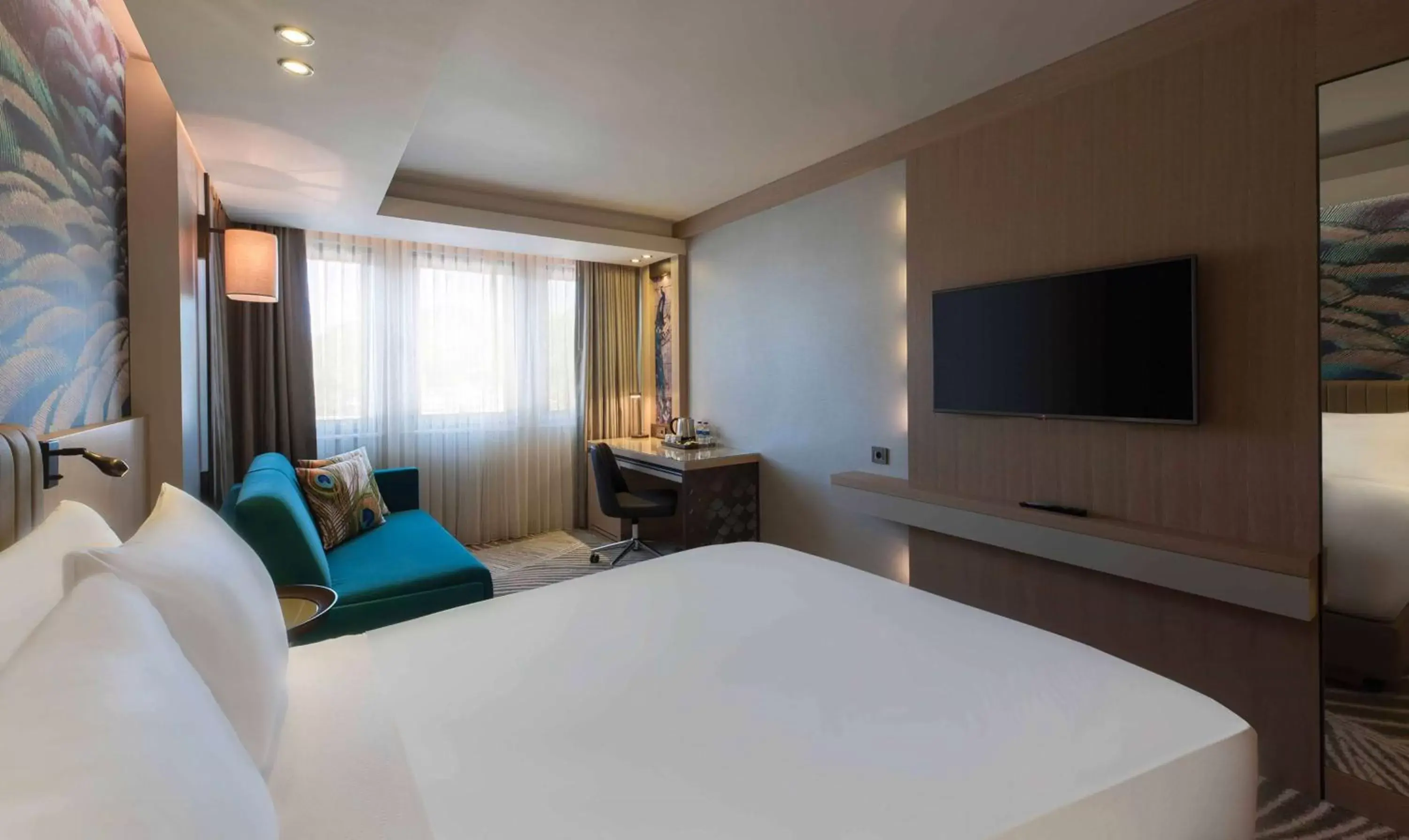 Photo of the whole room, Bed in DoubleTree by Hilton Istanbul - Sirkeci