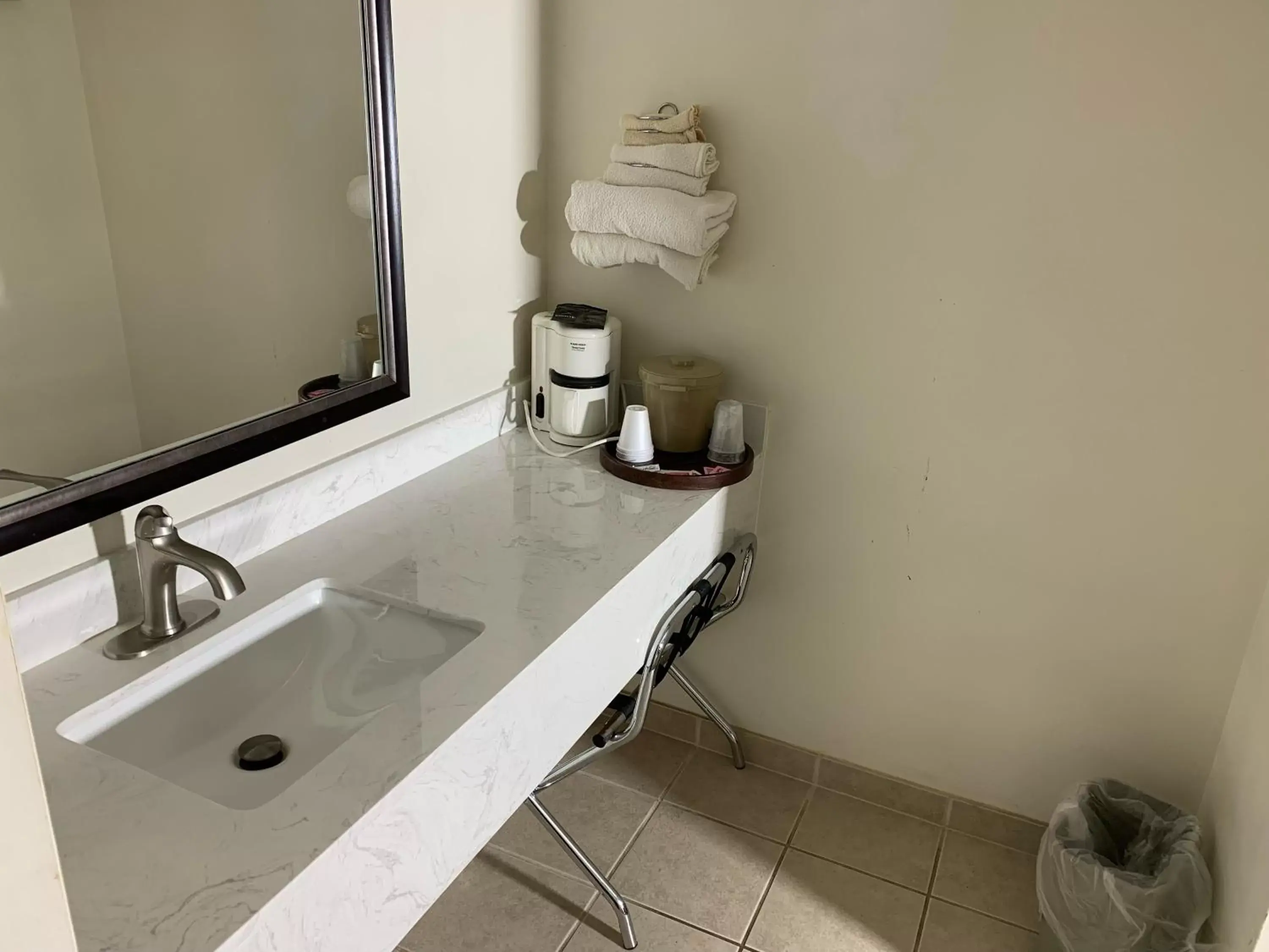 Bathroom in Chippewa Motel Mount Pleasant