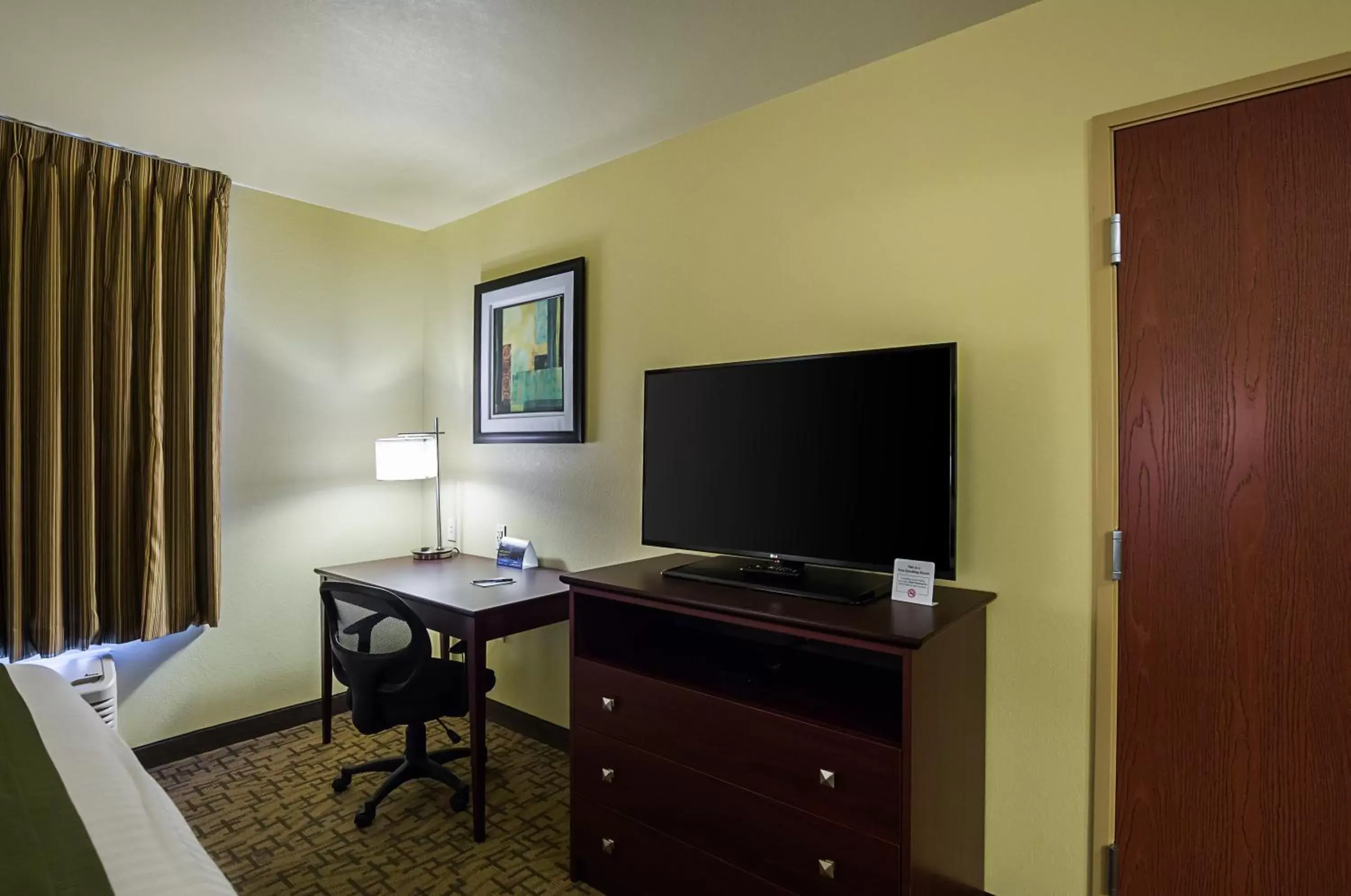 TV/Entertainment Center in Cobblestone Inn & Suites - Altamont