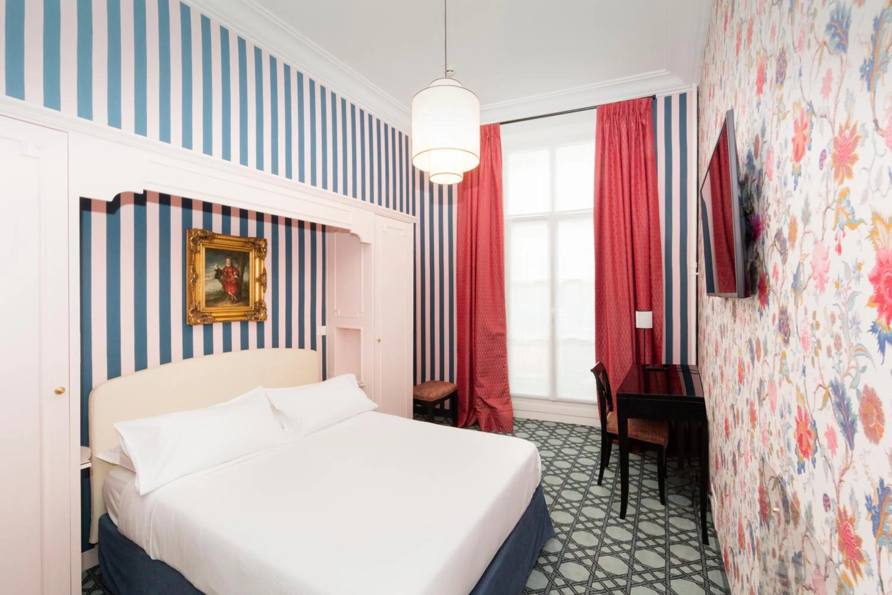 Bed in Hôtel Saint Germain