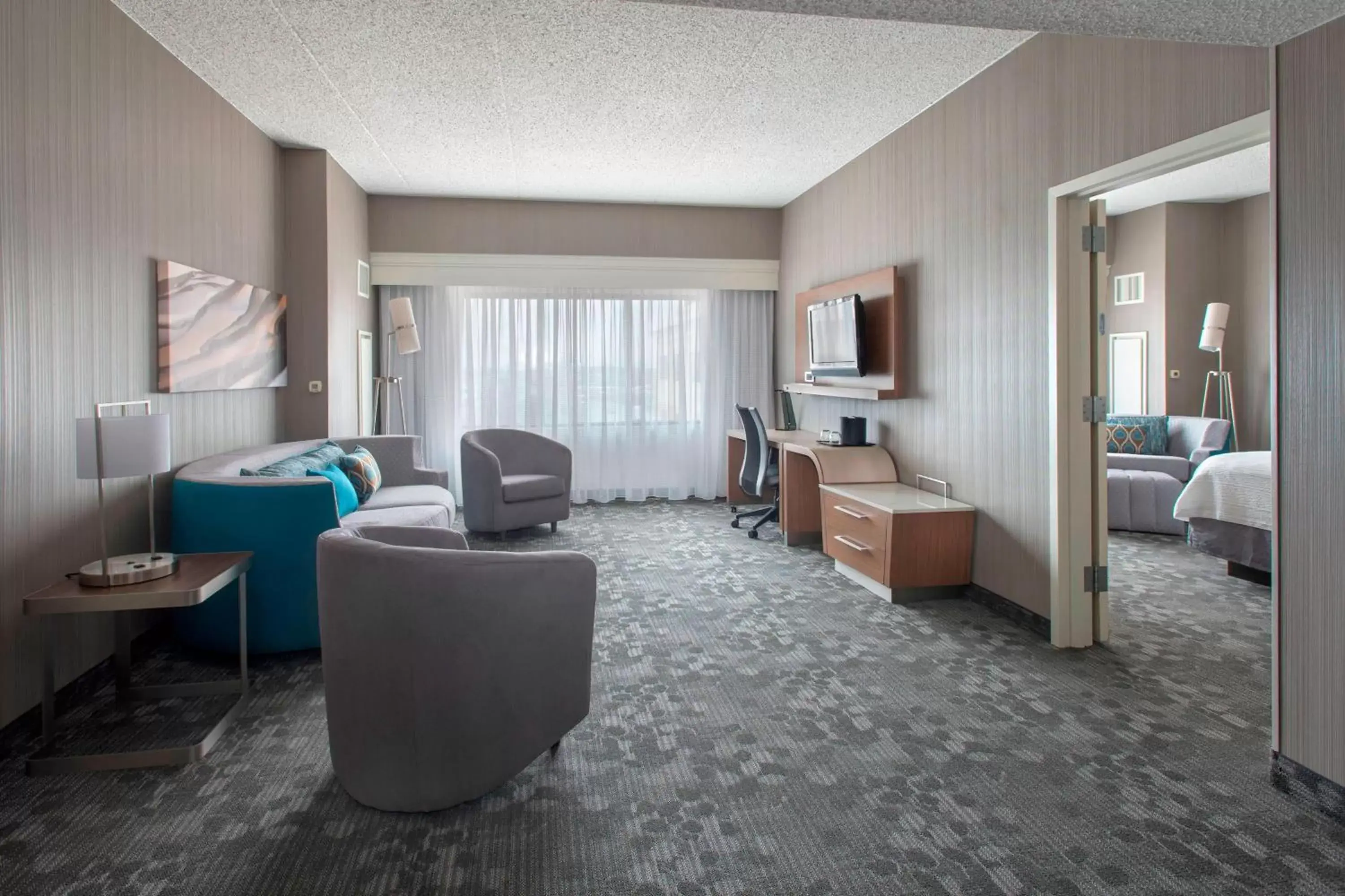 Living room, Seating Area in Courtyard by Marriott Newark Elizabeth