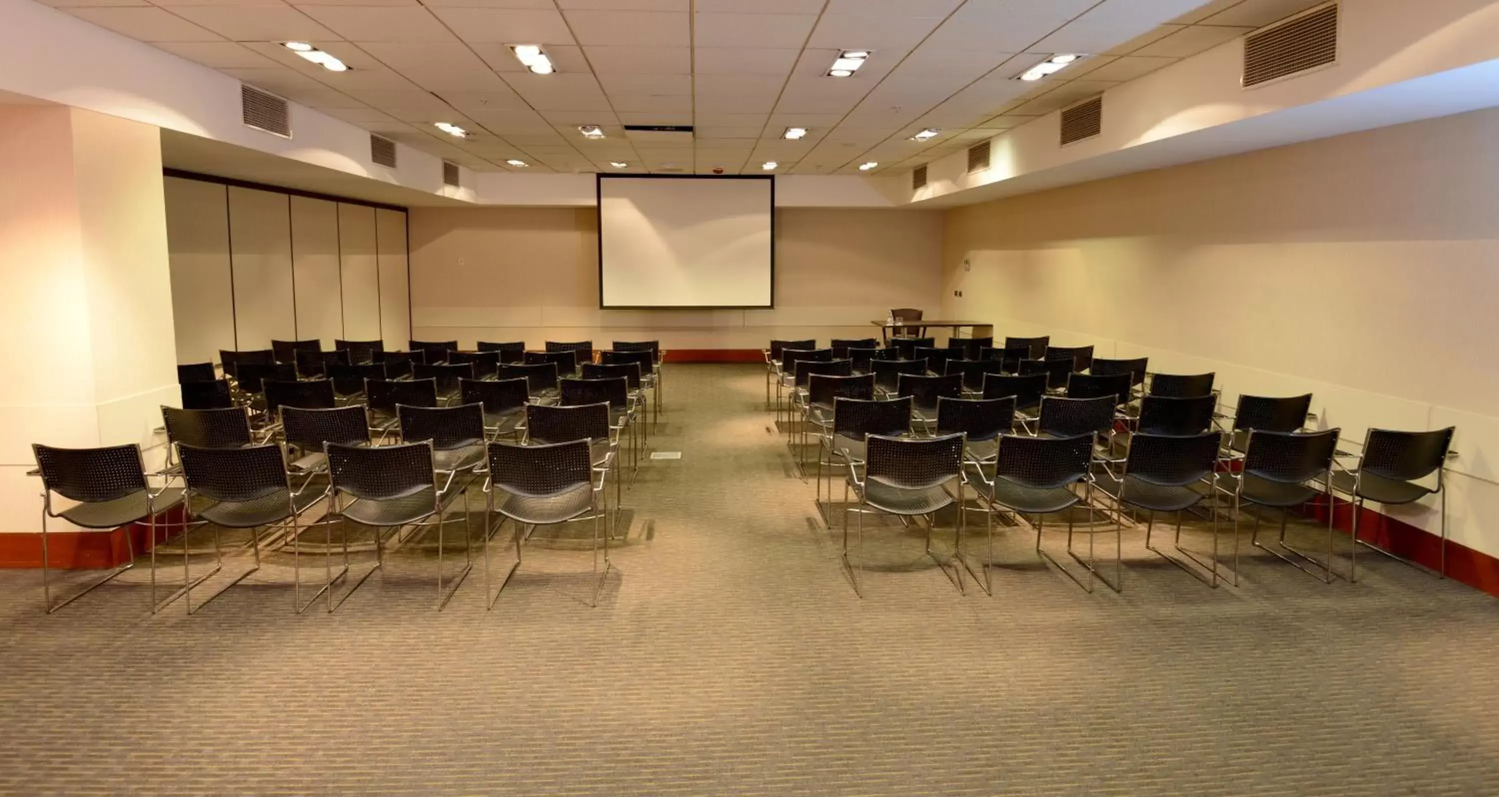 Meeting/conference room in Holiday Inn Express Santiago Las Condes, an IHG Hotel