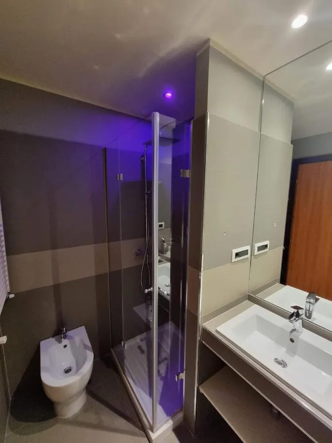 Shower in Hotel Olimpia