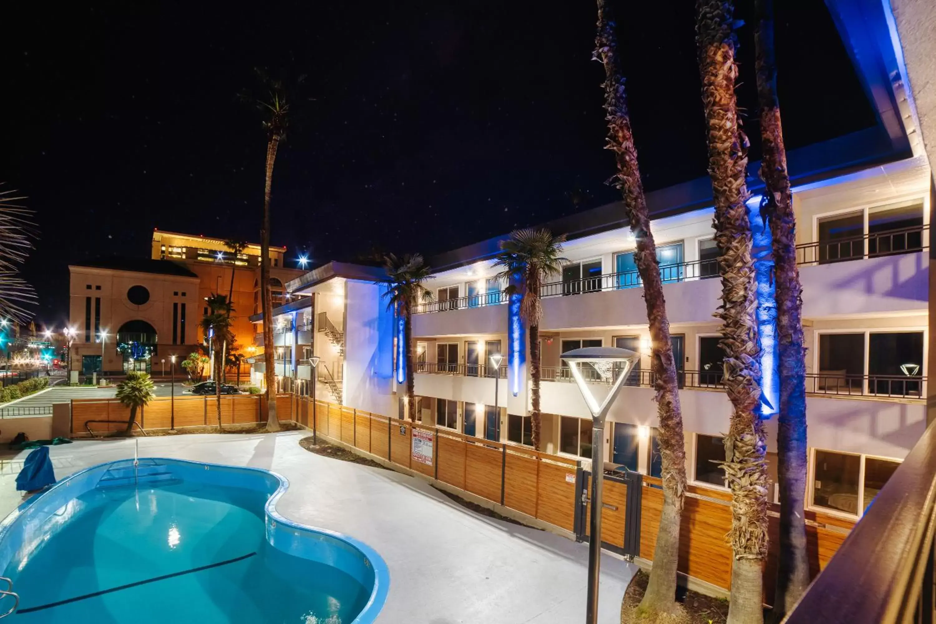 Swimming Pool in Studio 6 Suites Stockton, CA Waterfront